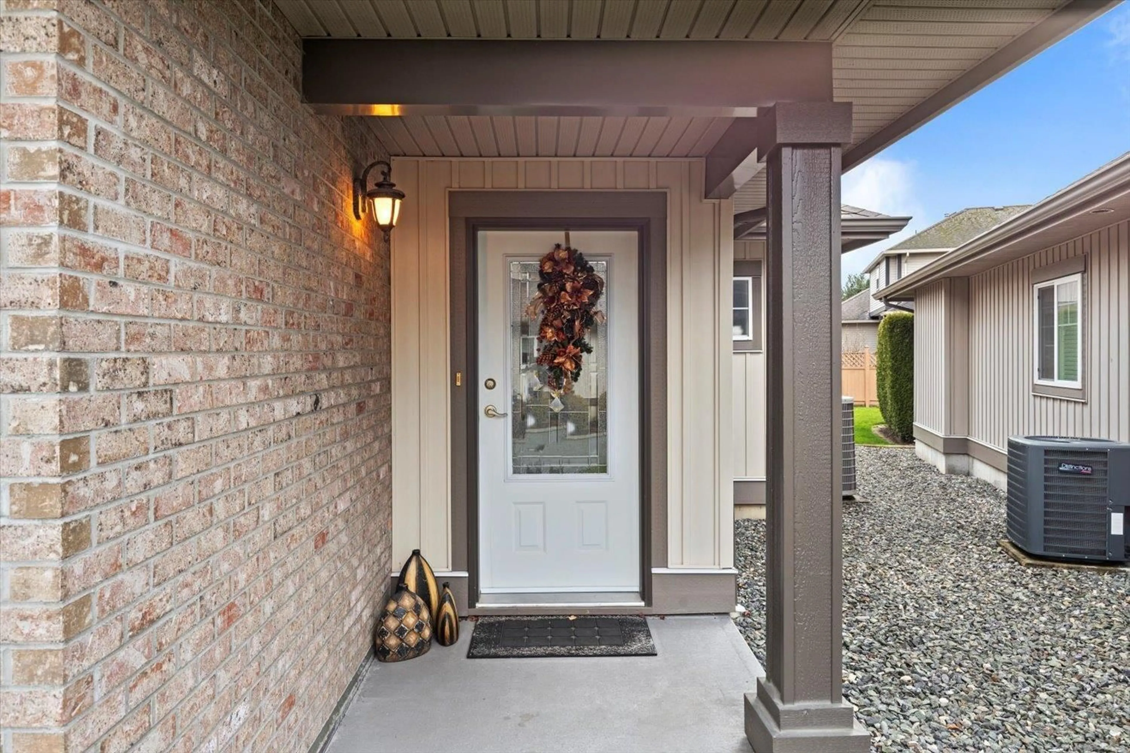 Indoor entryway for 24 45752 STEVENSON ROAD, Sardis British Columbia V2R5Y6