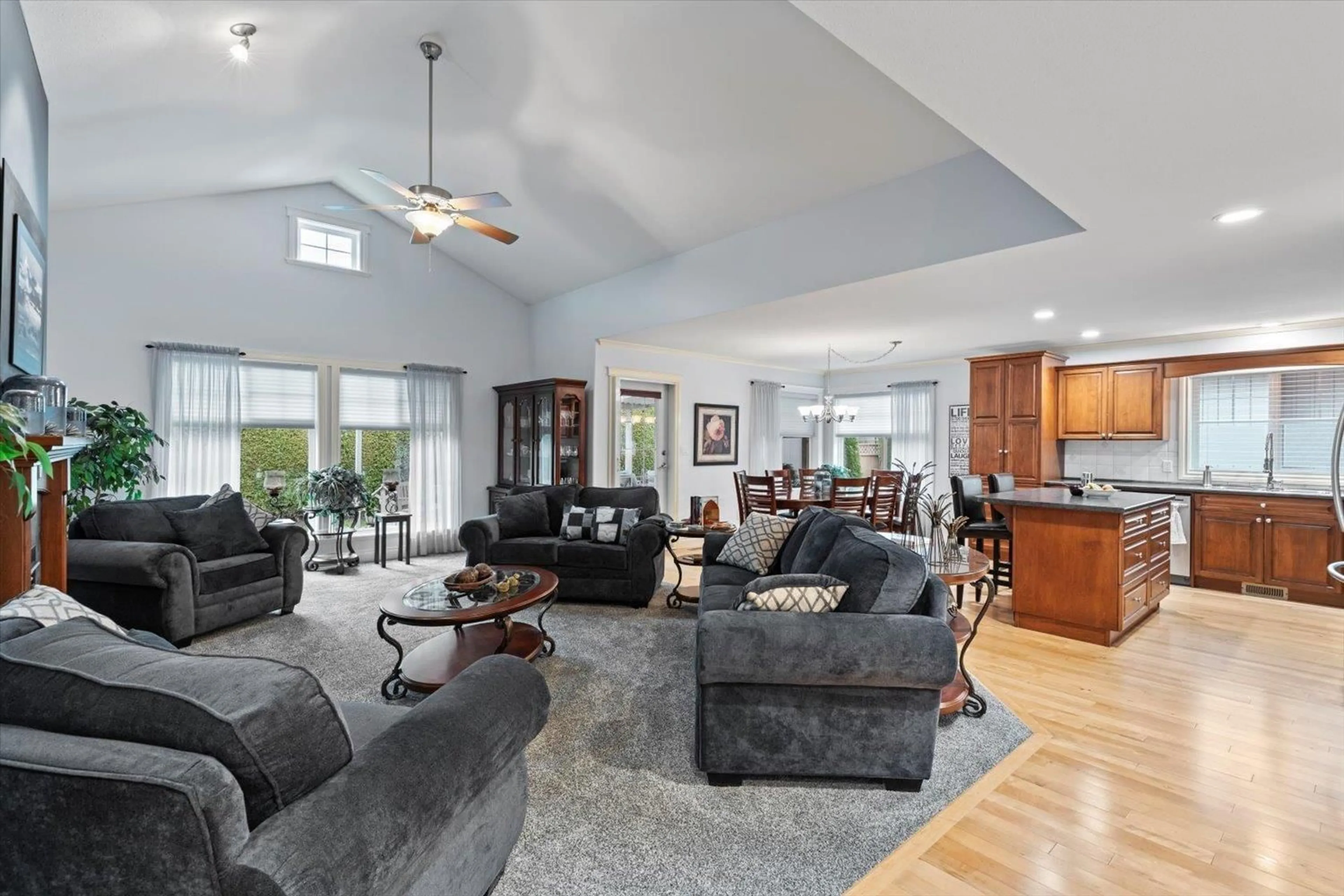 Living room with furniture, unknown for 24 45752 STEVENSON ROAD, Sardis British Columbia V2R5Y6