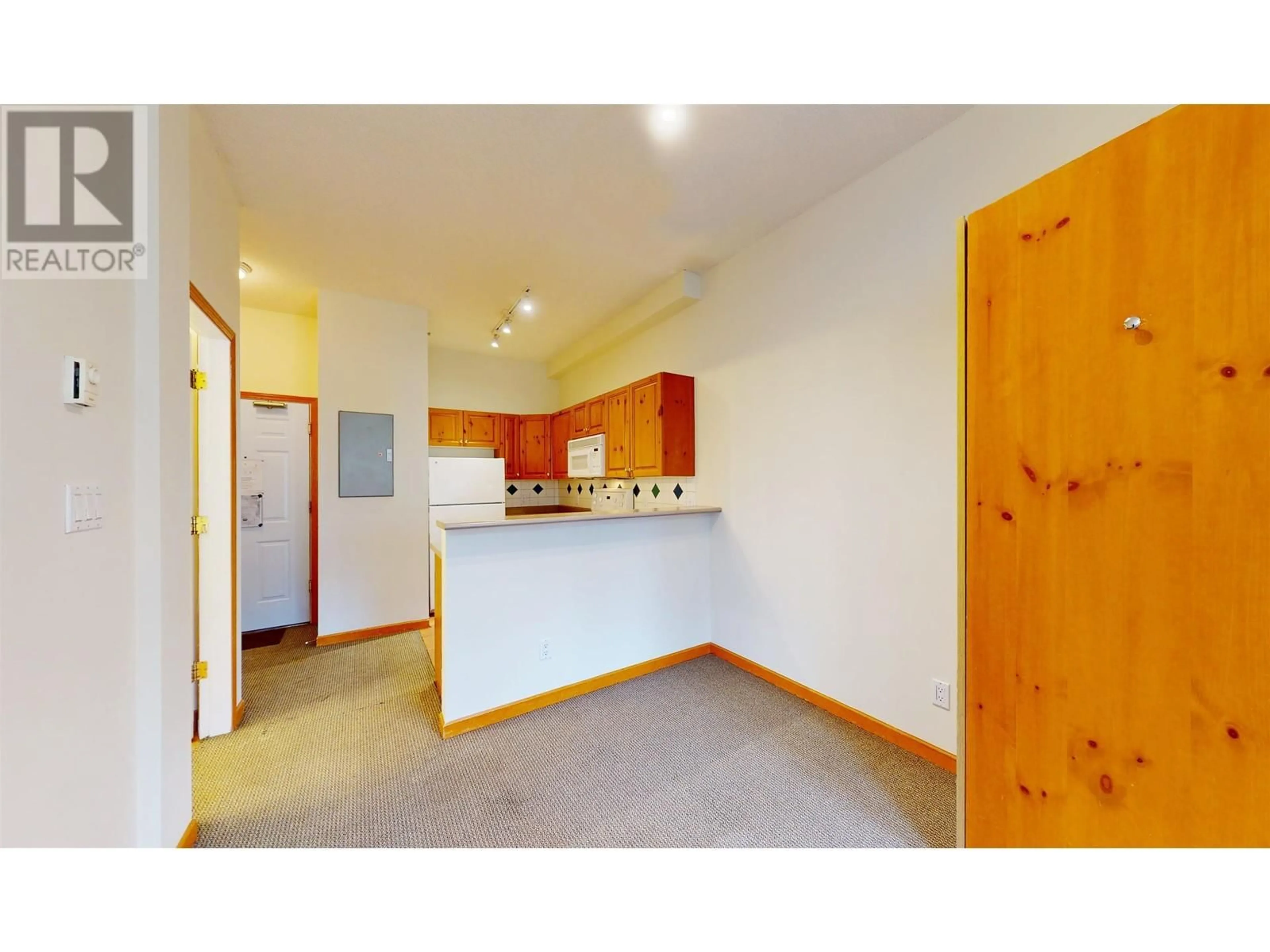 Standard kitchen, unknown for 327 4368 MAIN STREET, Whistler British Columbia V8E1B6