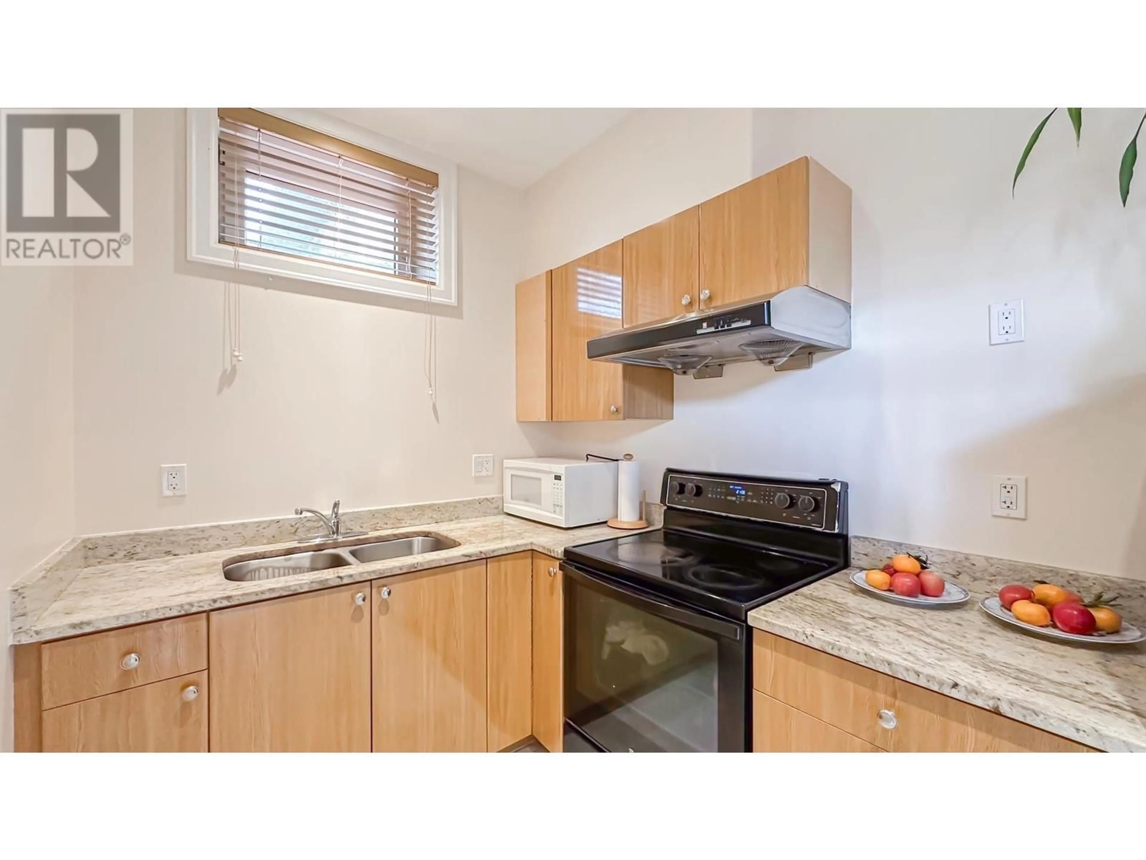 Standard kitchen, unknown for 28 W 47TH AVENUE, Vancouver British Columbia V5Y2X8