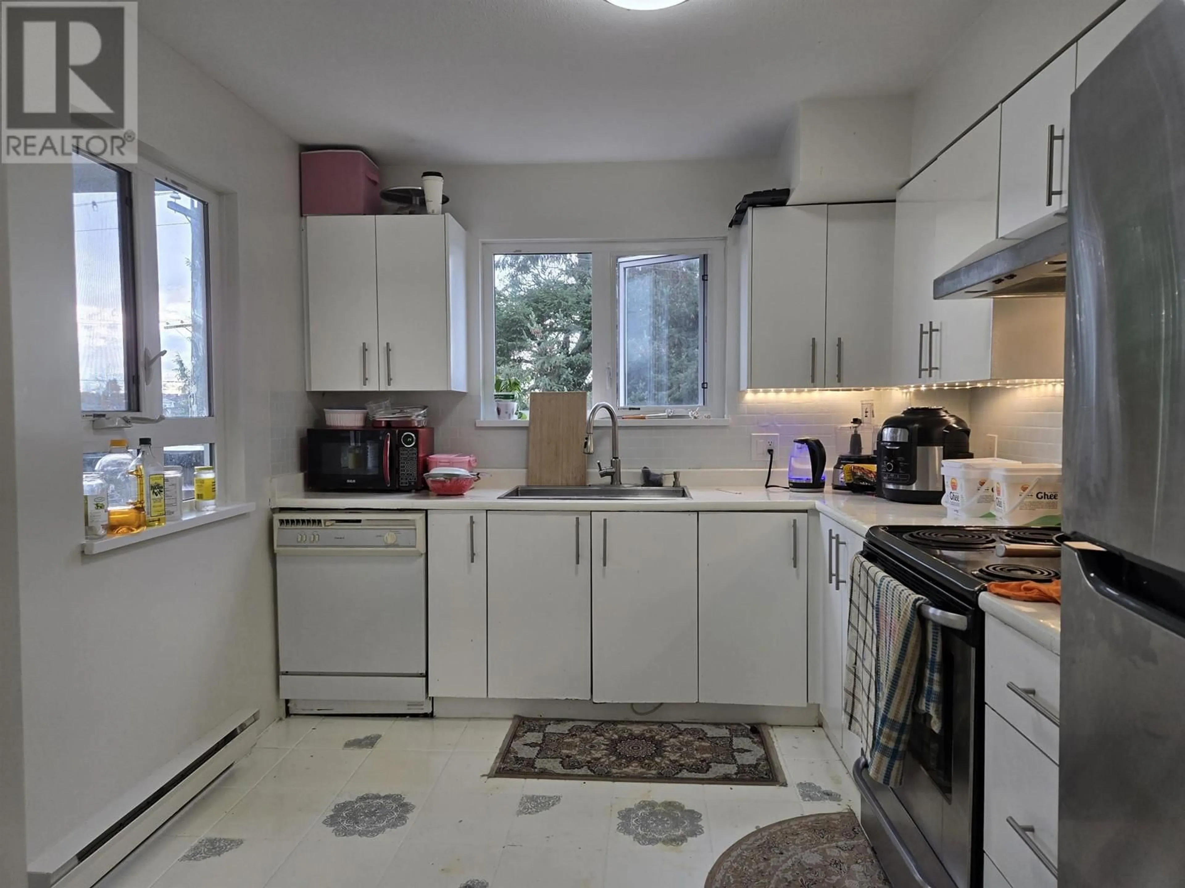 Standard kitchen, unknown for 309 2388 KINGSWAY, Vancouver British Columbia V5R5G9