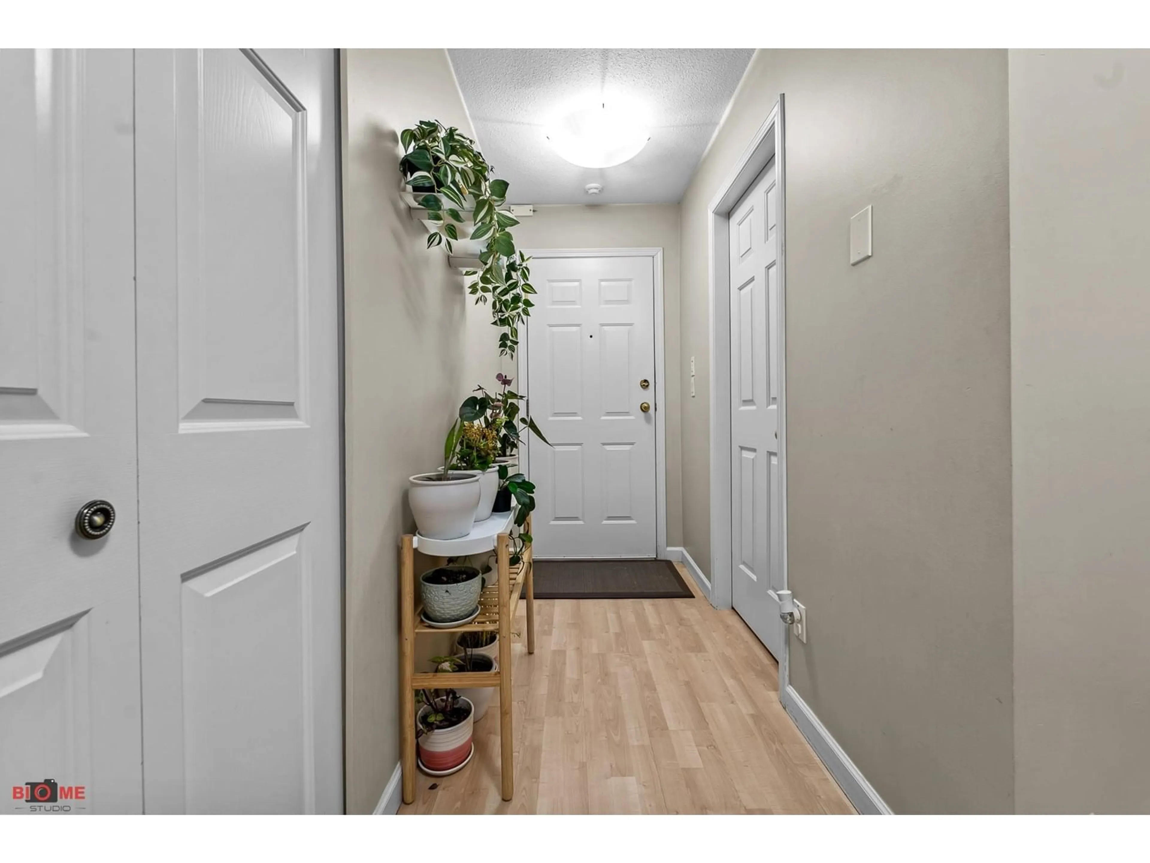 Indoor entryway for 315 9299 121 STREET, Surrey British Columbia V3V7X8