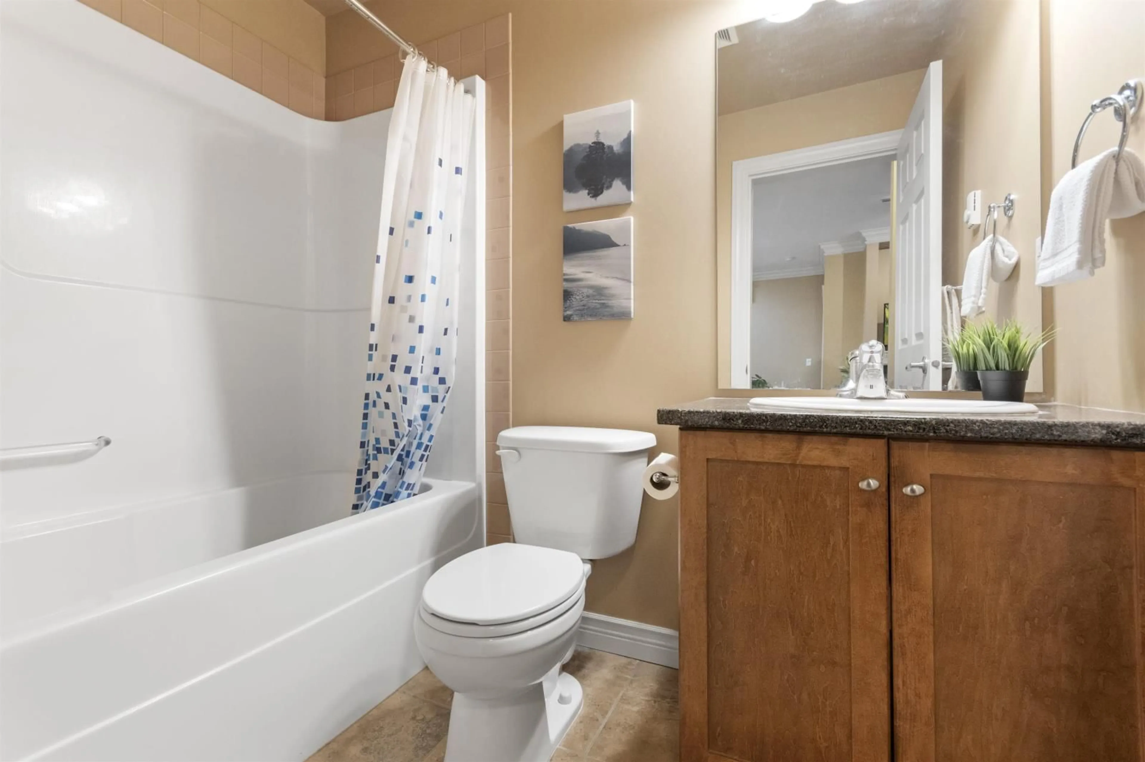 Standard bathroom, ceramic/tile floor for 201 9108 MARY STREET, Chilliwack British Columbia V2P4J1