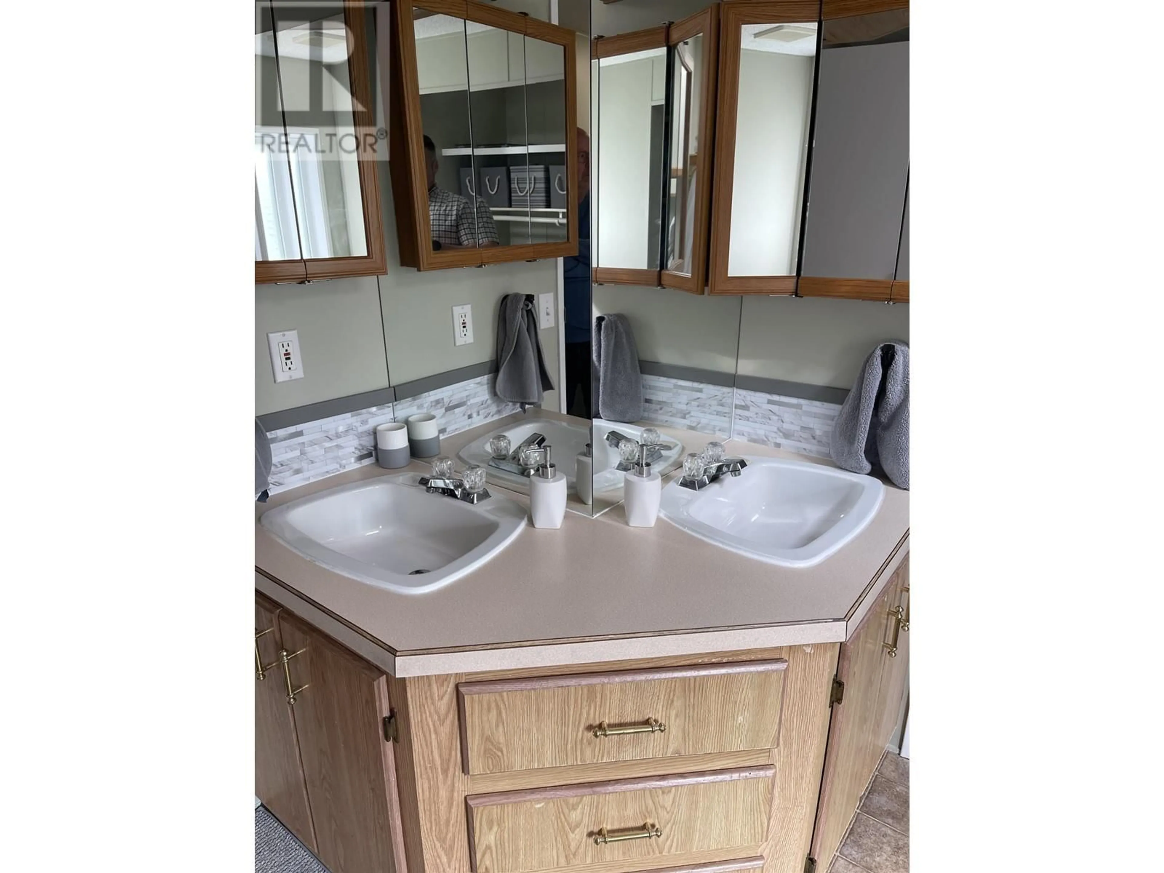 Standard bathroom, ceramic/tile floor for 27 3889 MULLER AVENUE, Terrace British Columbia V8G4L2