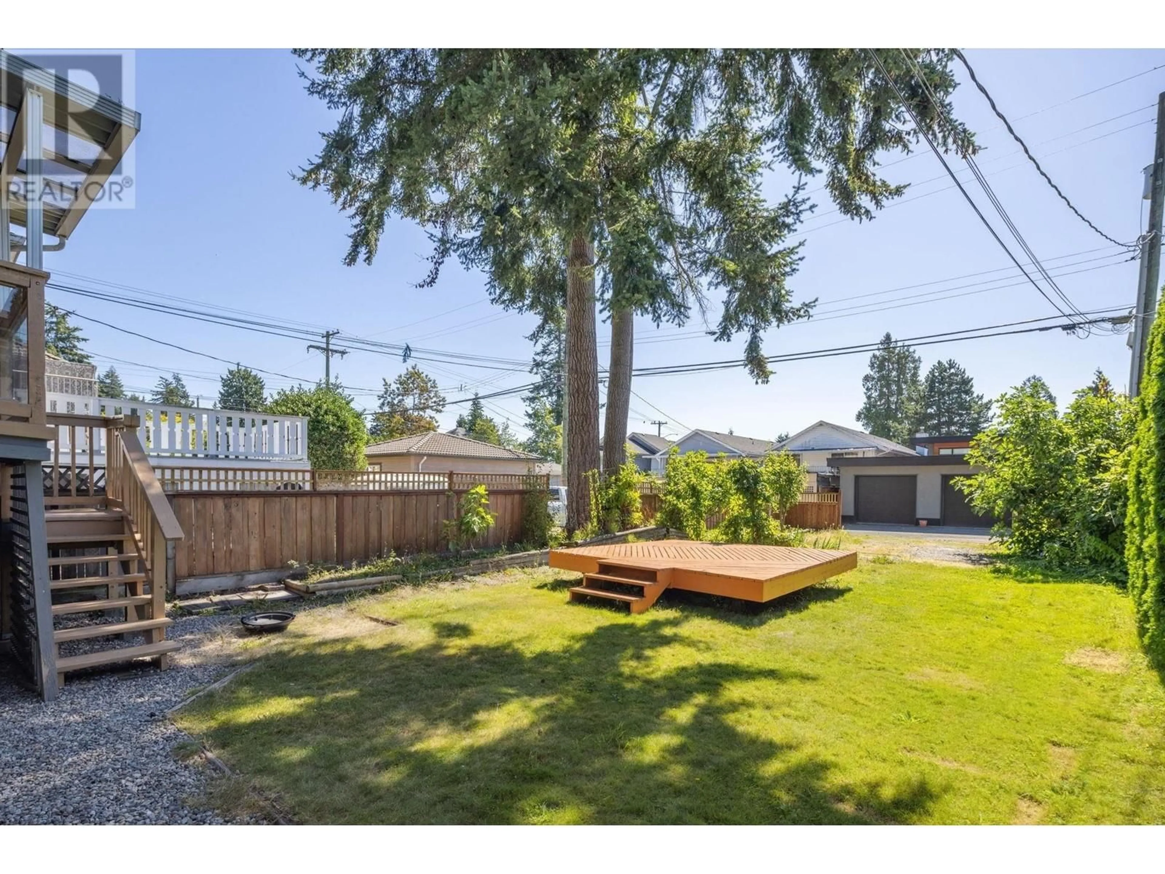 Patio, street for 255 E 20TH STREET, North Vancouver British Columbia V7L3A6