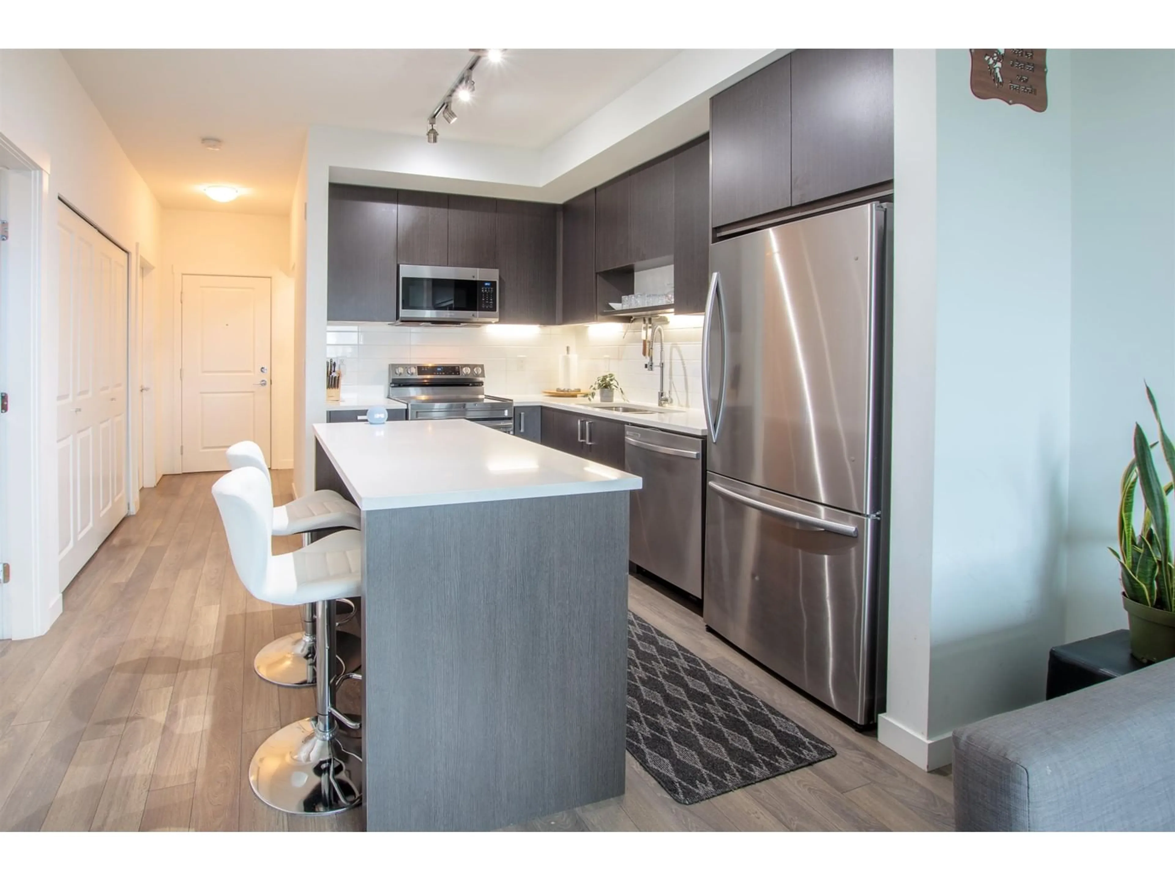 Open concept kitchen, unknown for 510 13623 81A AVENUE, Surrey British Columbia V3W3N7