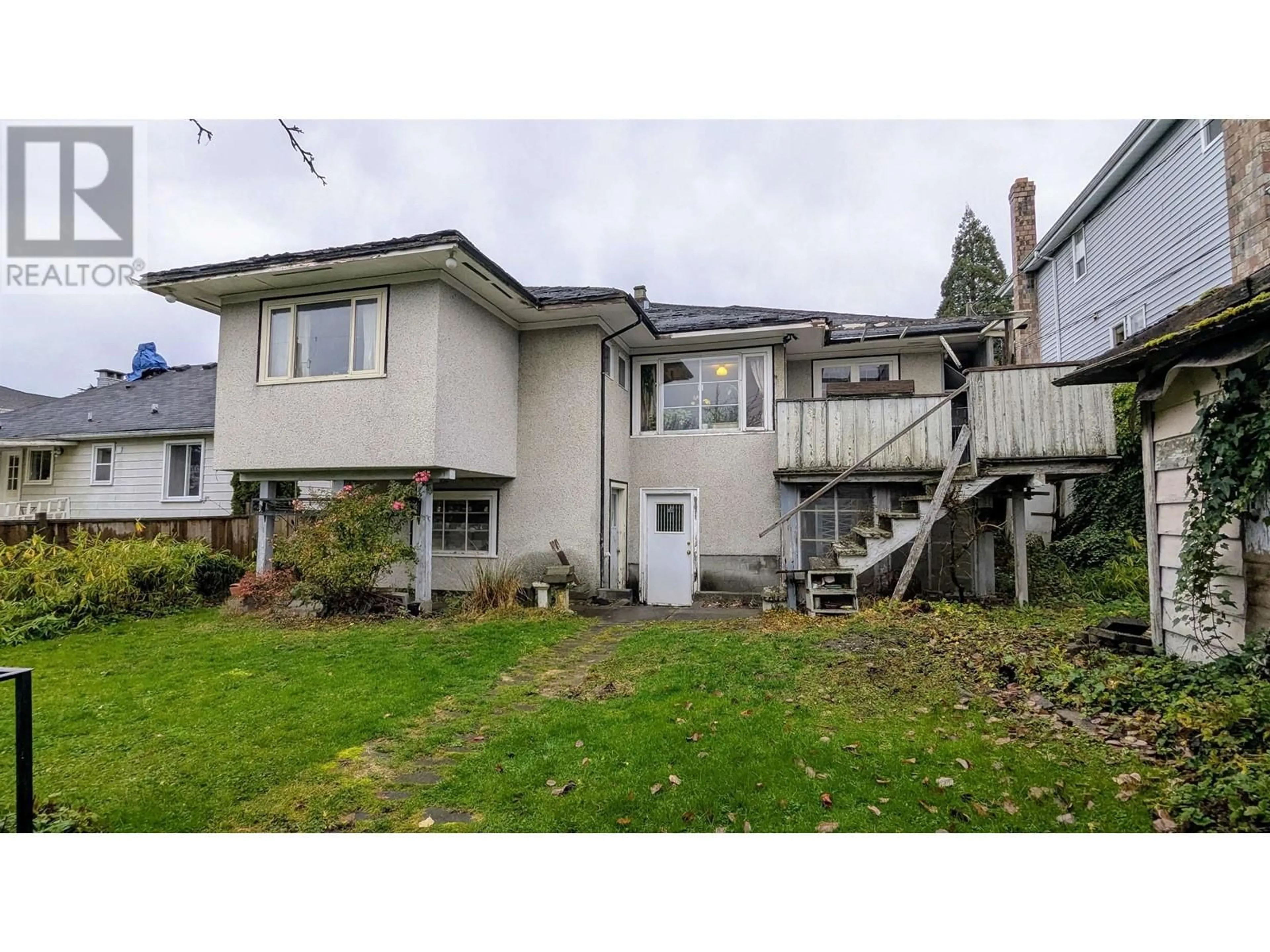 A pic from outside/outdoor area/front of a property/back of a property/a pic from drone, street for 2346 W 20TH AVENUE, Vancouver British Columbia V6L1G5