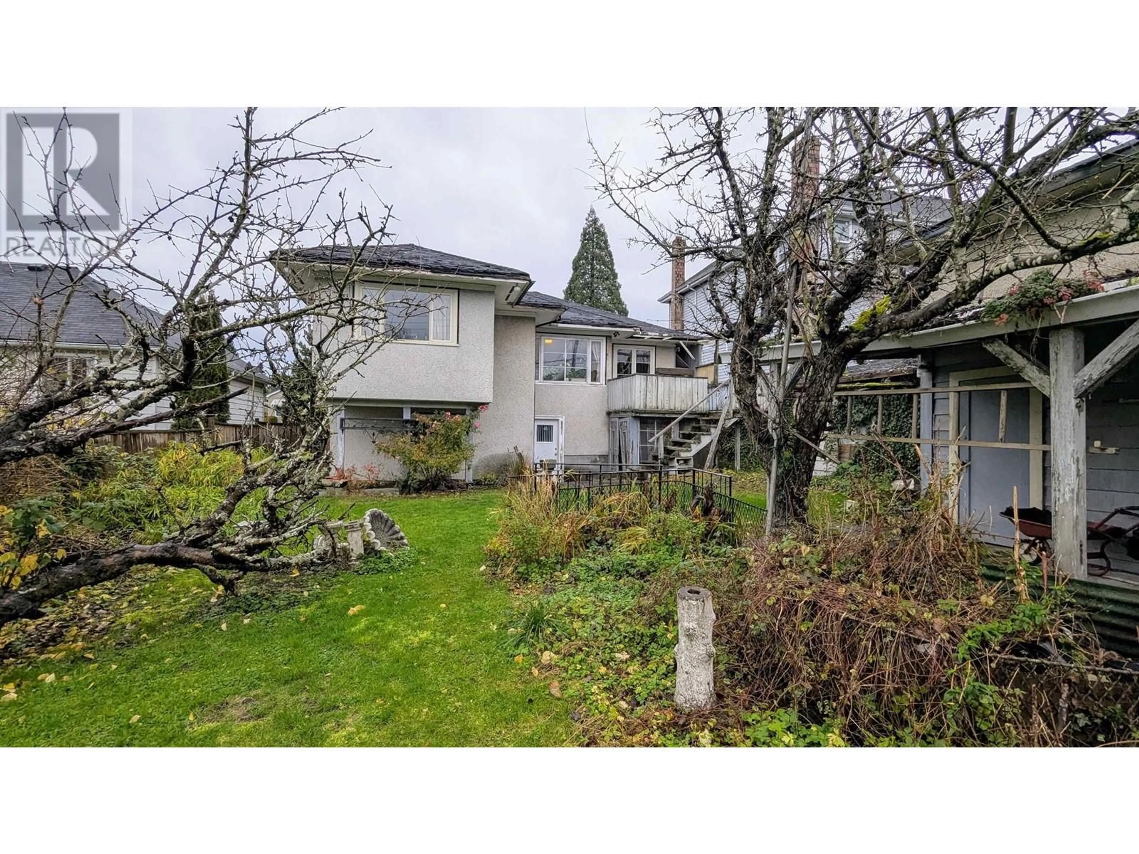 A pic from outside/outdoor area/front of a property/back of a property/a pic from drone, street for 2346 W 20TH AVENUE, Vancouver British Columbia V6L1G5