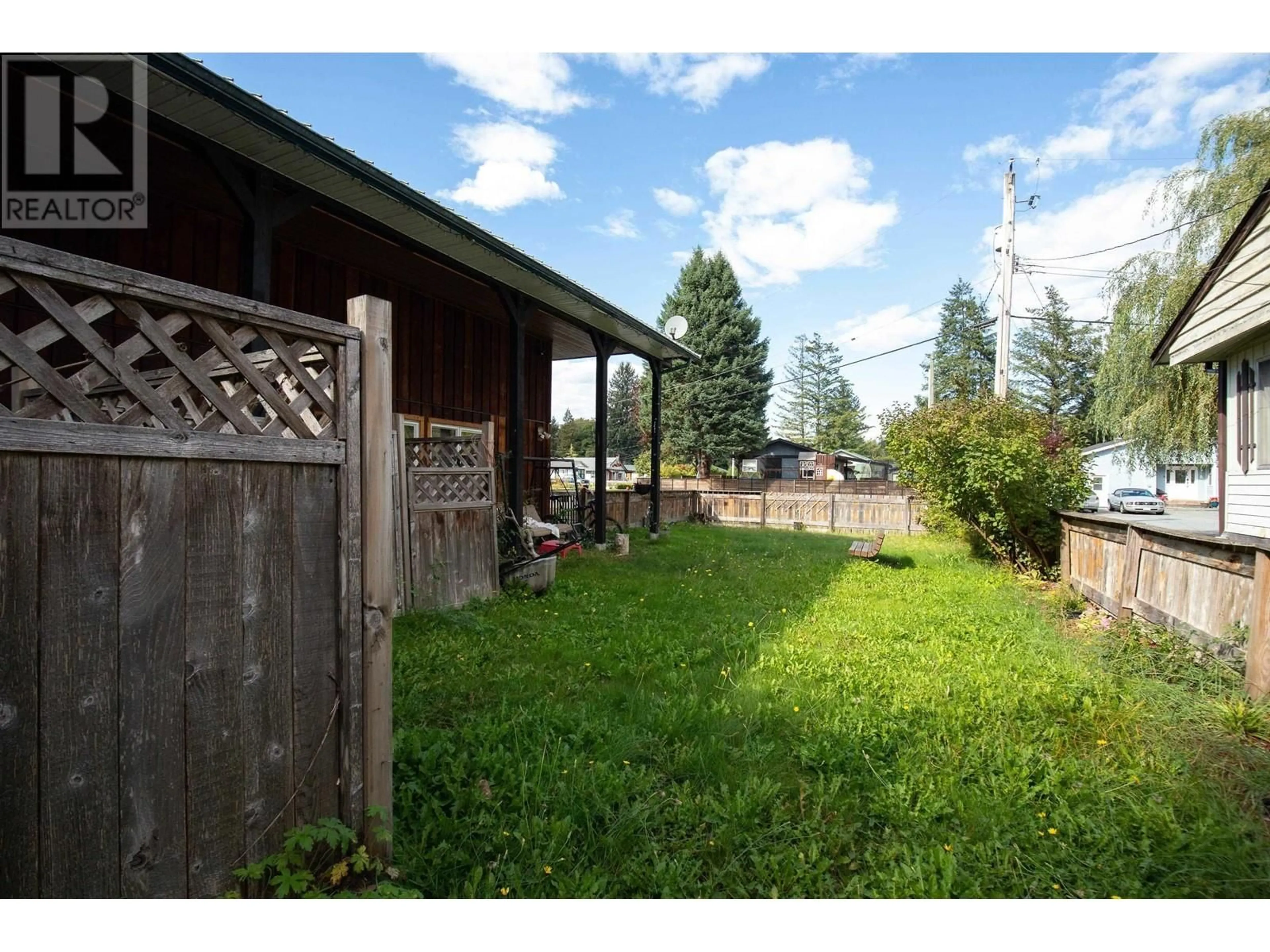 Patio, unknown for 33 BRACKEN PARK WAY, Squamish British Columbia V0N1T0