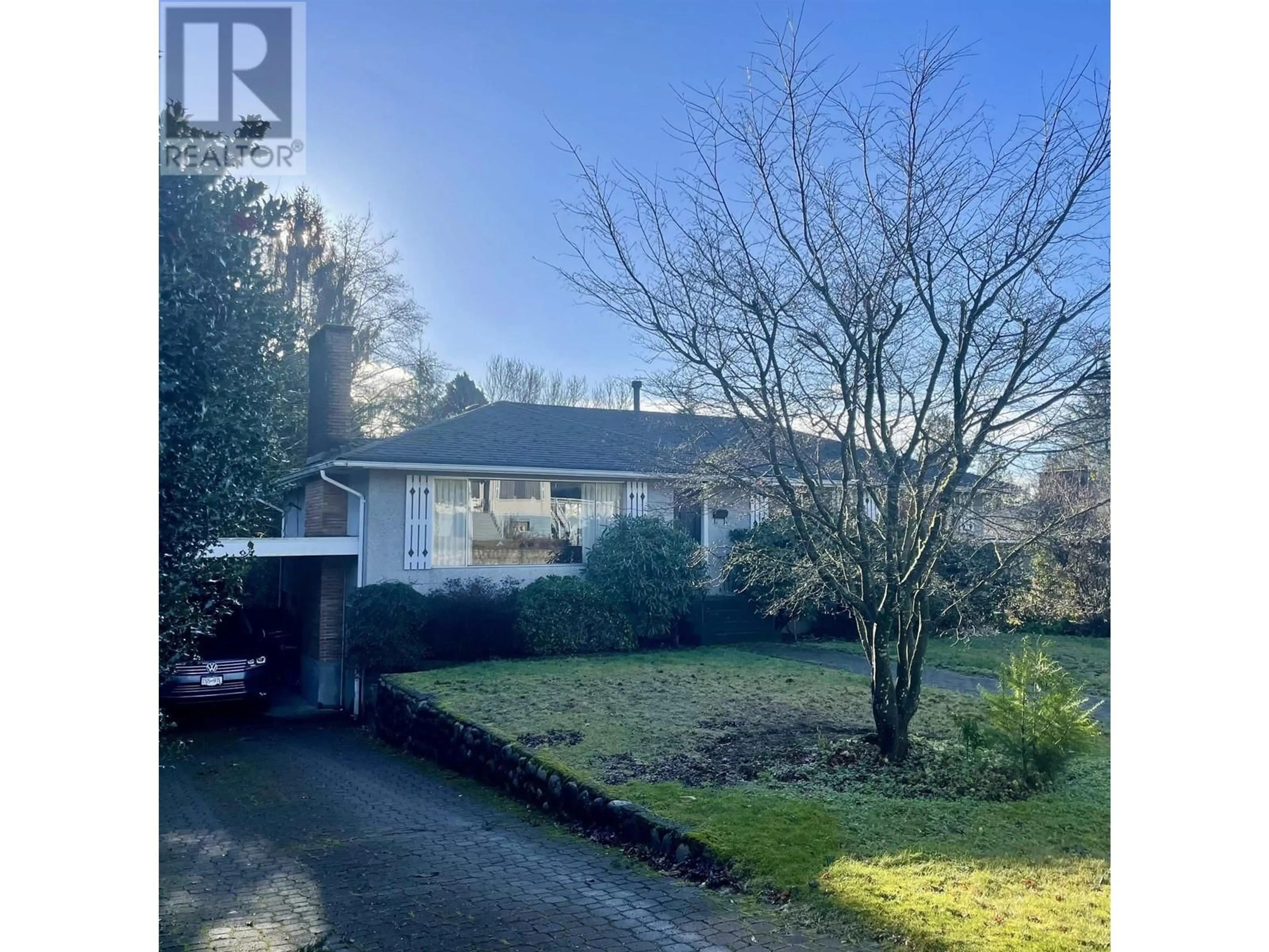 A pic from outside/outdoor area/front of a property/back of a property/a pic from drone, street for 7046 HILLVIEW STREET, Burnaby British Columbia V5A1Y3