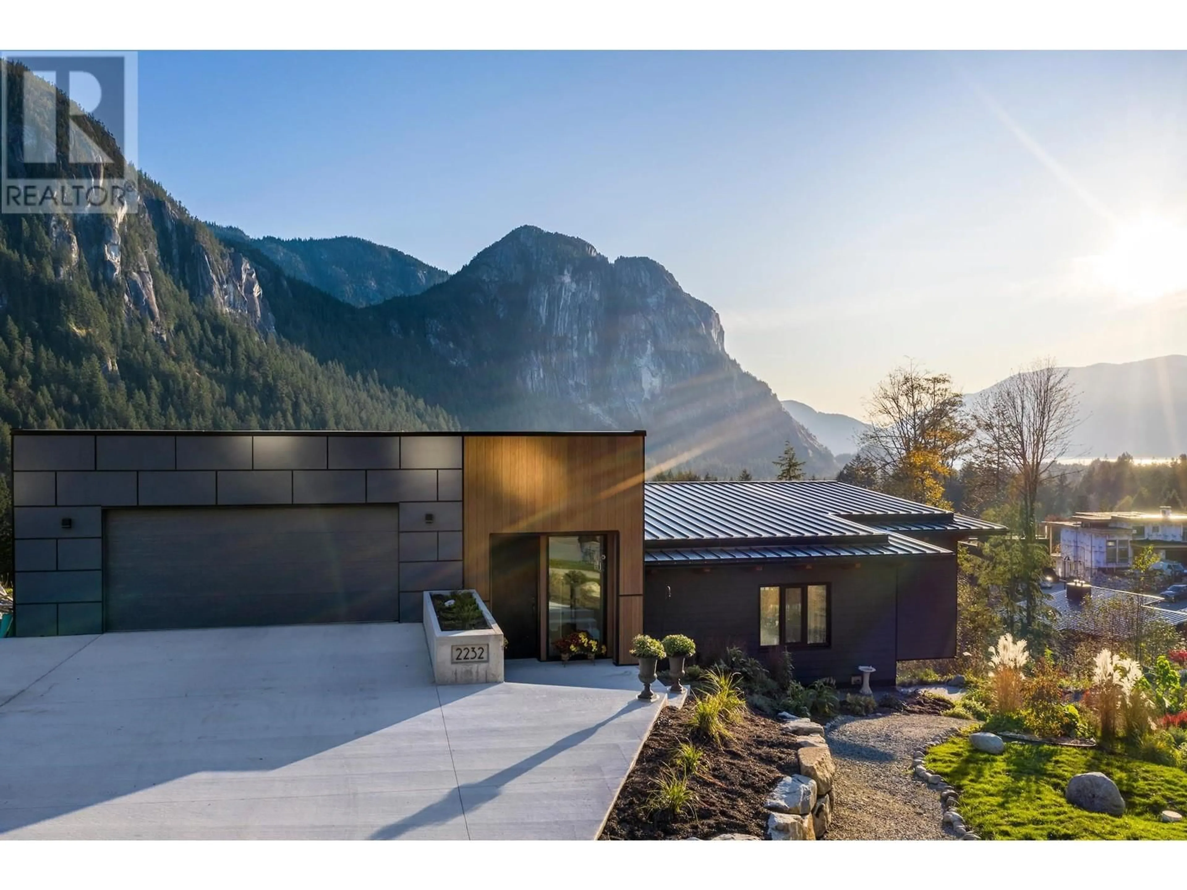 A pic from outside/outdoor area/front of a property/back of a property/a pic from drone, mountain view for 2232 CRUMPIT WOODS DRIVE, Squamish British Columbia V8B0T6