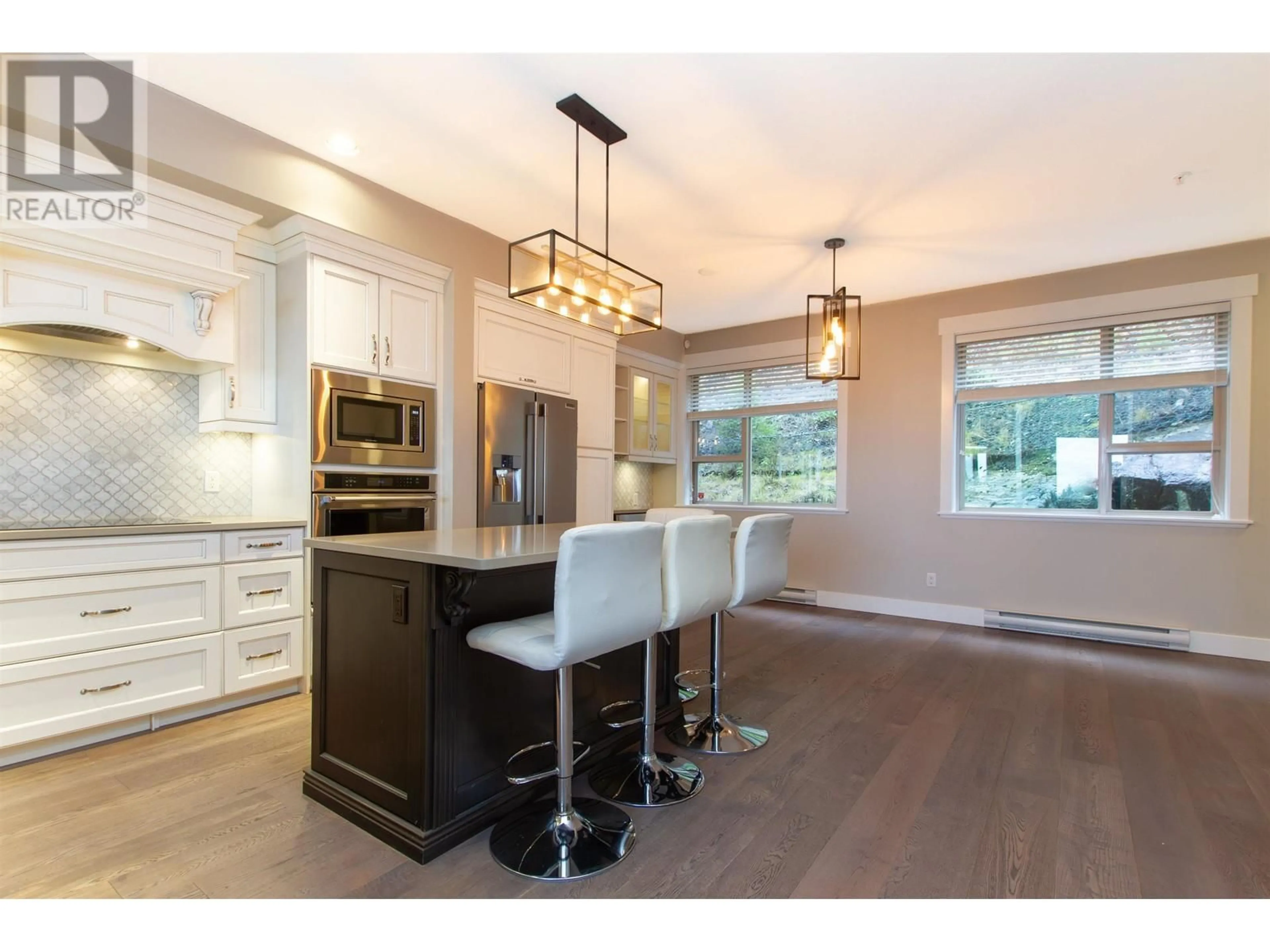 Open concept kitchen, wood/laminate floor for 6 1026 GLACIER VIEW DRIVE, Squamish British Columbia V8B0G1