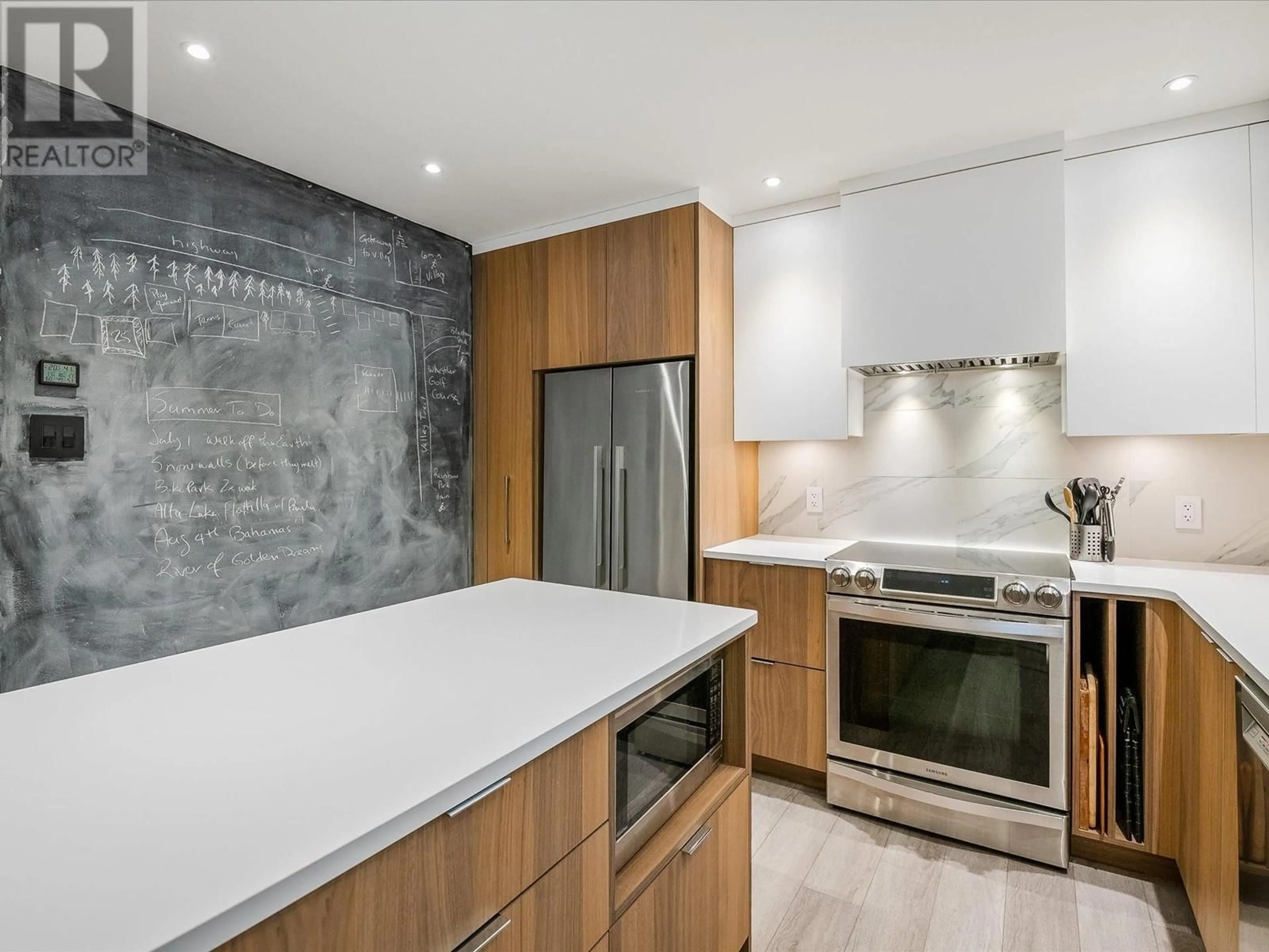 Contemporary kitchen, unknown for 25 - 6125 EAGLE DRIVE, Whistler British Columbia V8E0W3