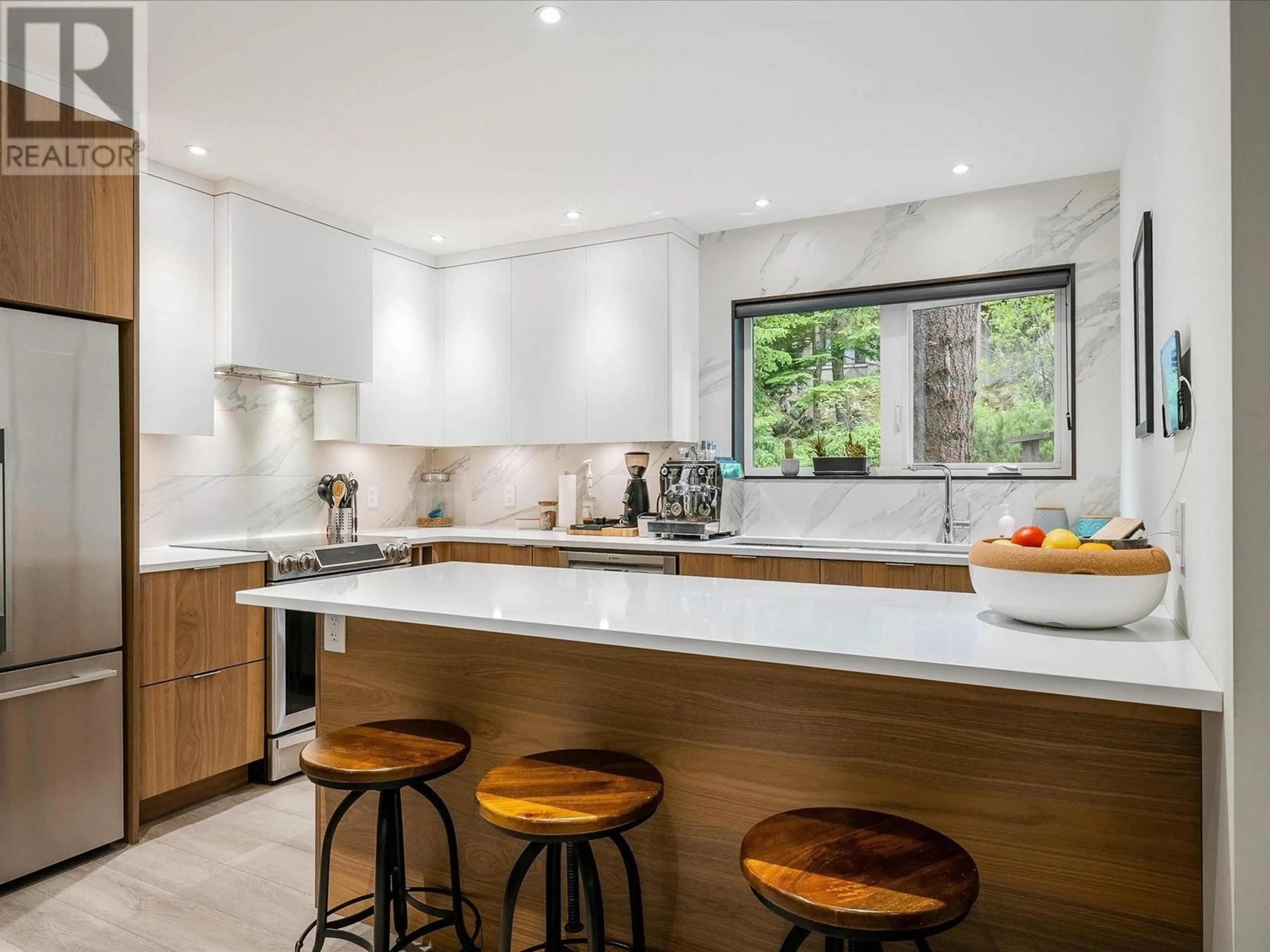 Contemporary kitchen, unknown for 25 - 6125 EAGLE DRIVE, Whistler British Columbia V8E0W3