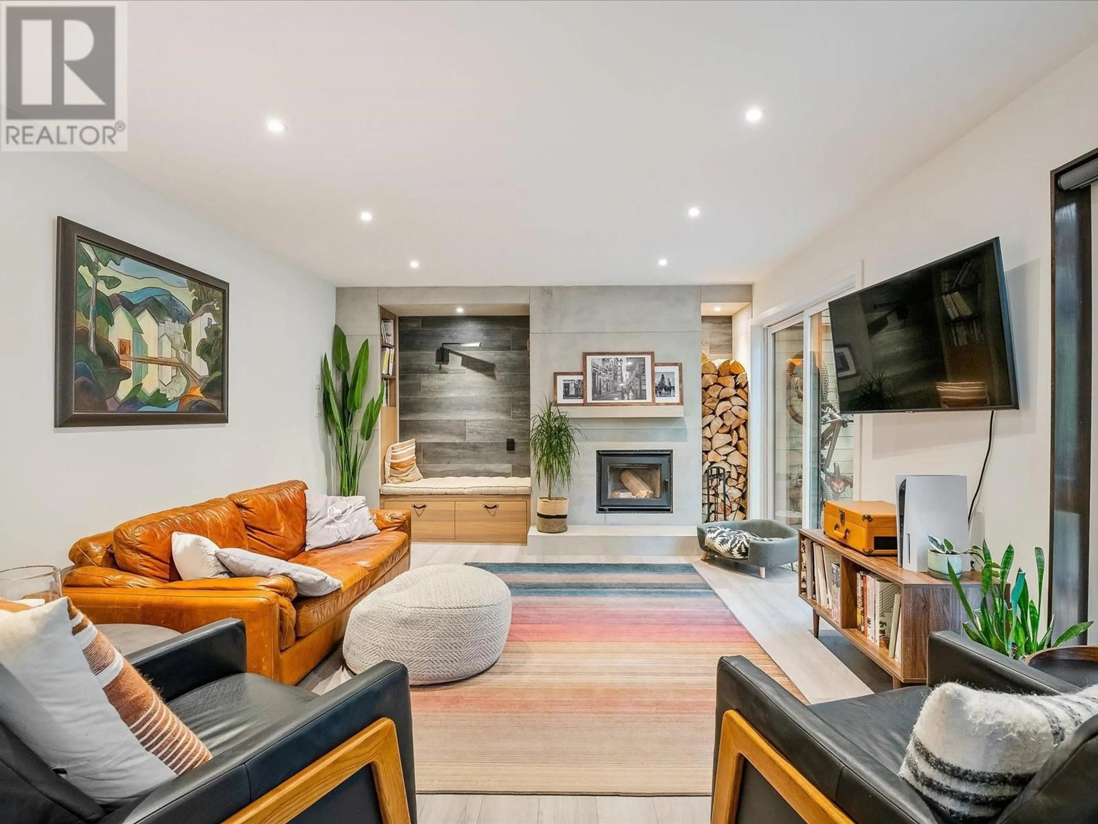 Living room with furniture, unknown for 25 - 6125 EAGLE DRIVE, Whistler British Columbia V8E0W3