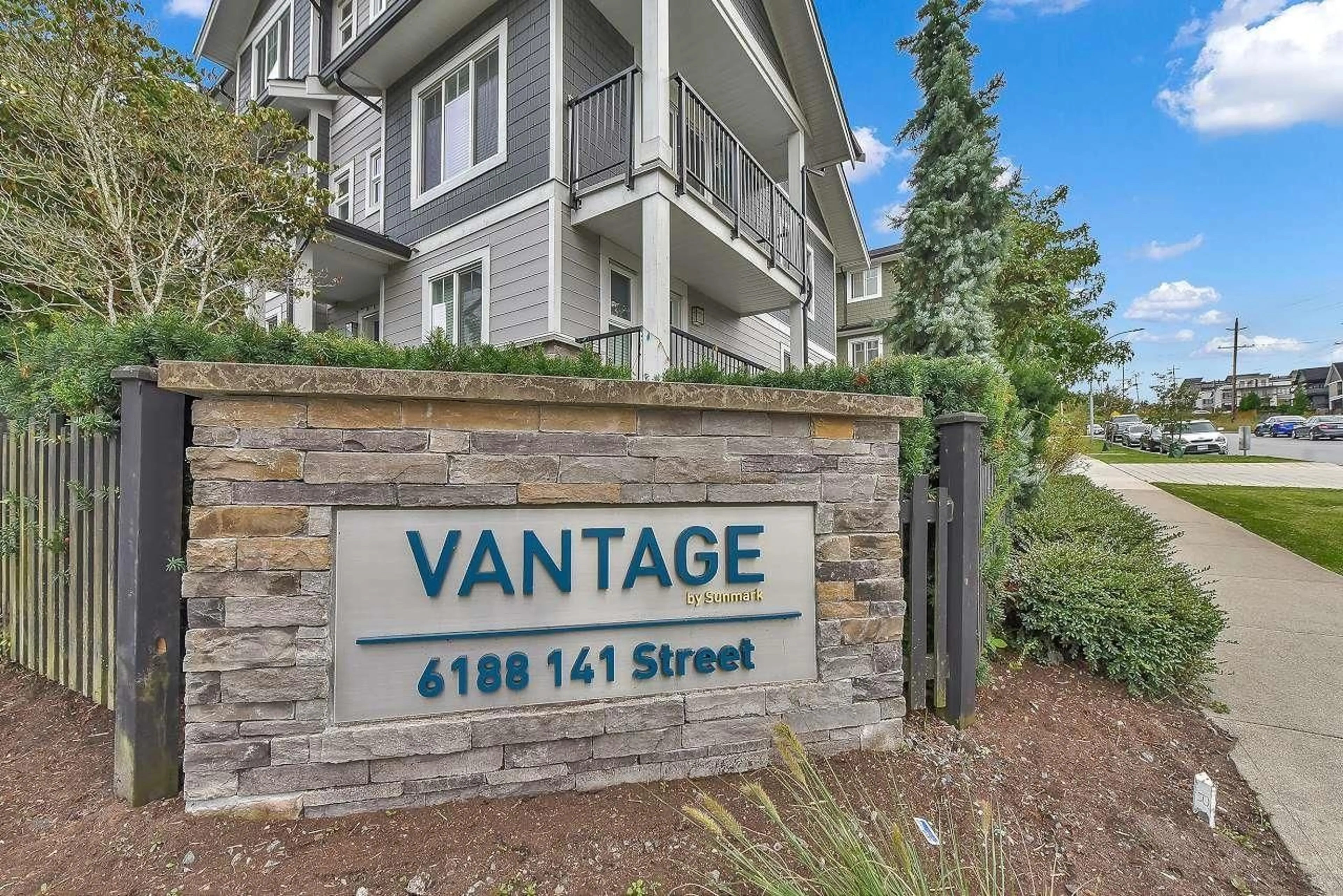 Indoor entryway for 37 6188 141 STREET, Surrey British Columbia V3X0J7