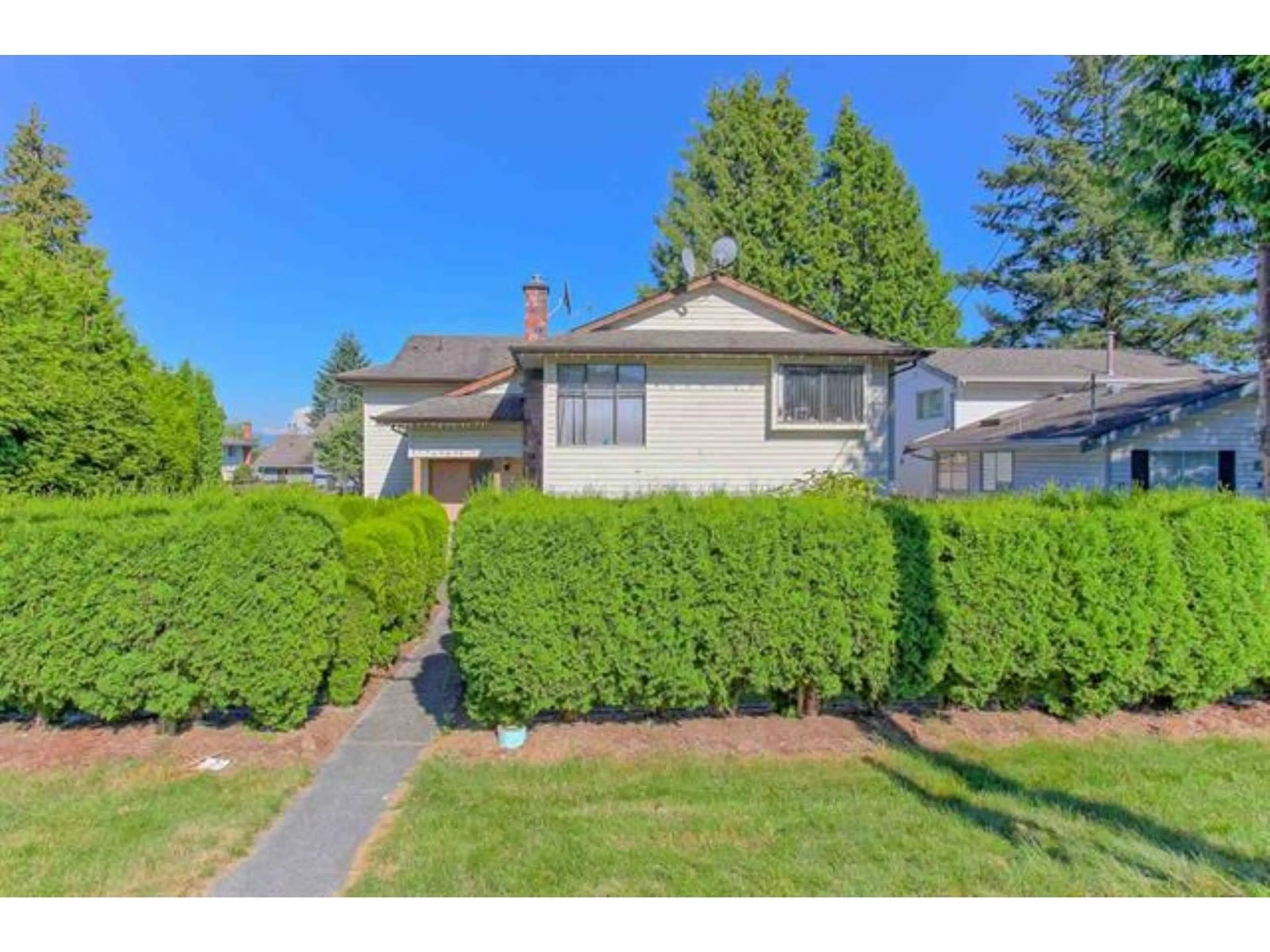 A pic from outside/outdoor area/front of a property/back of a property/a pic from drone, street for 10030 156 STREET, Surrey British Columbia V3R4L5