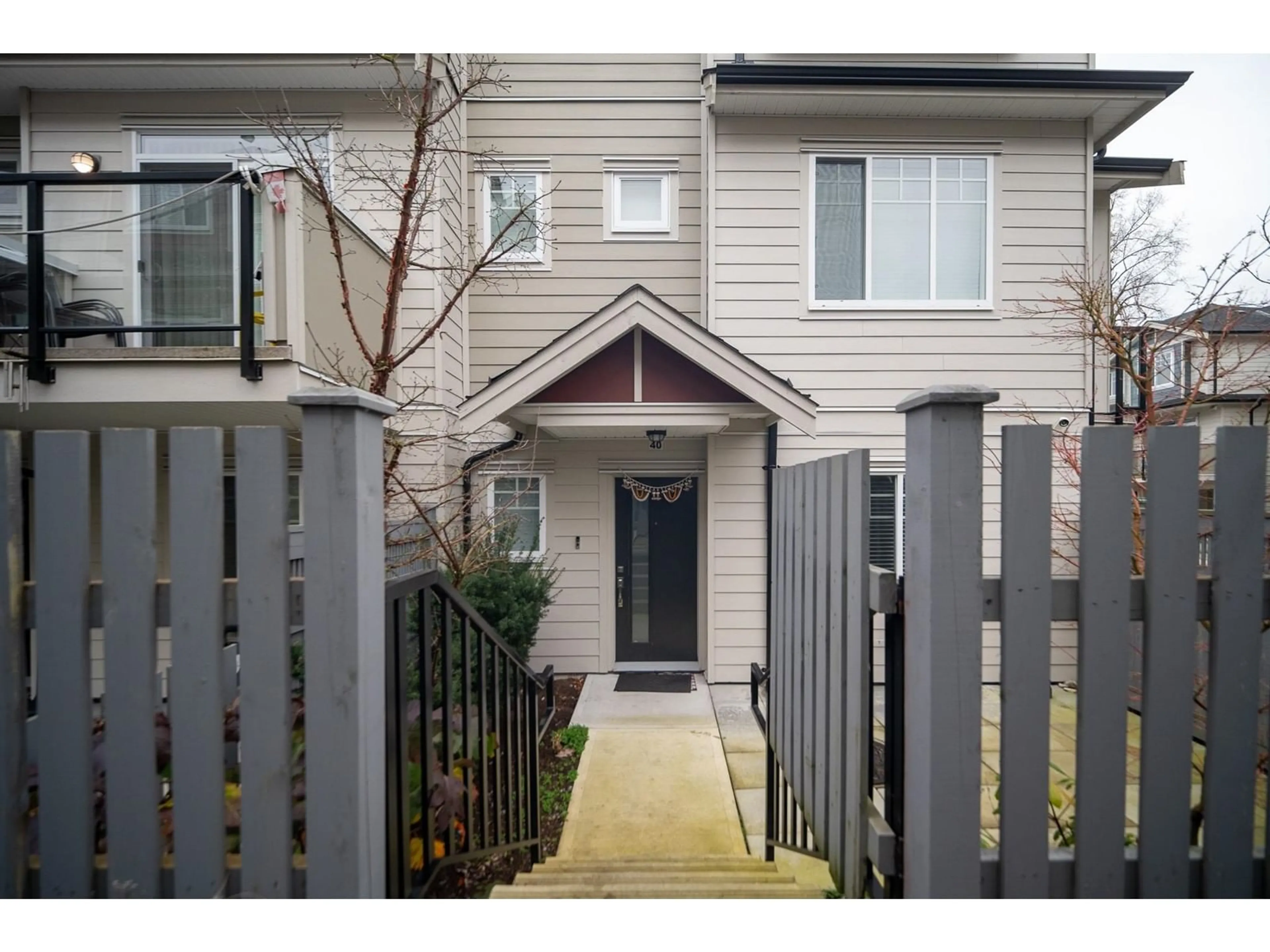 Indoor entryway for 40 13898 64 AVENUE, Surrey British Columbia V3W1L6