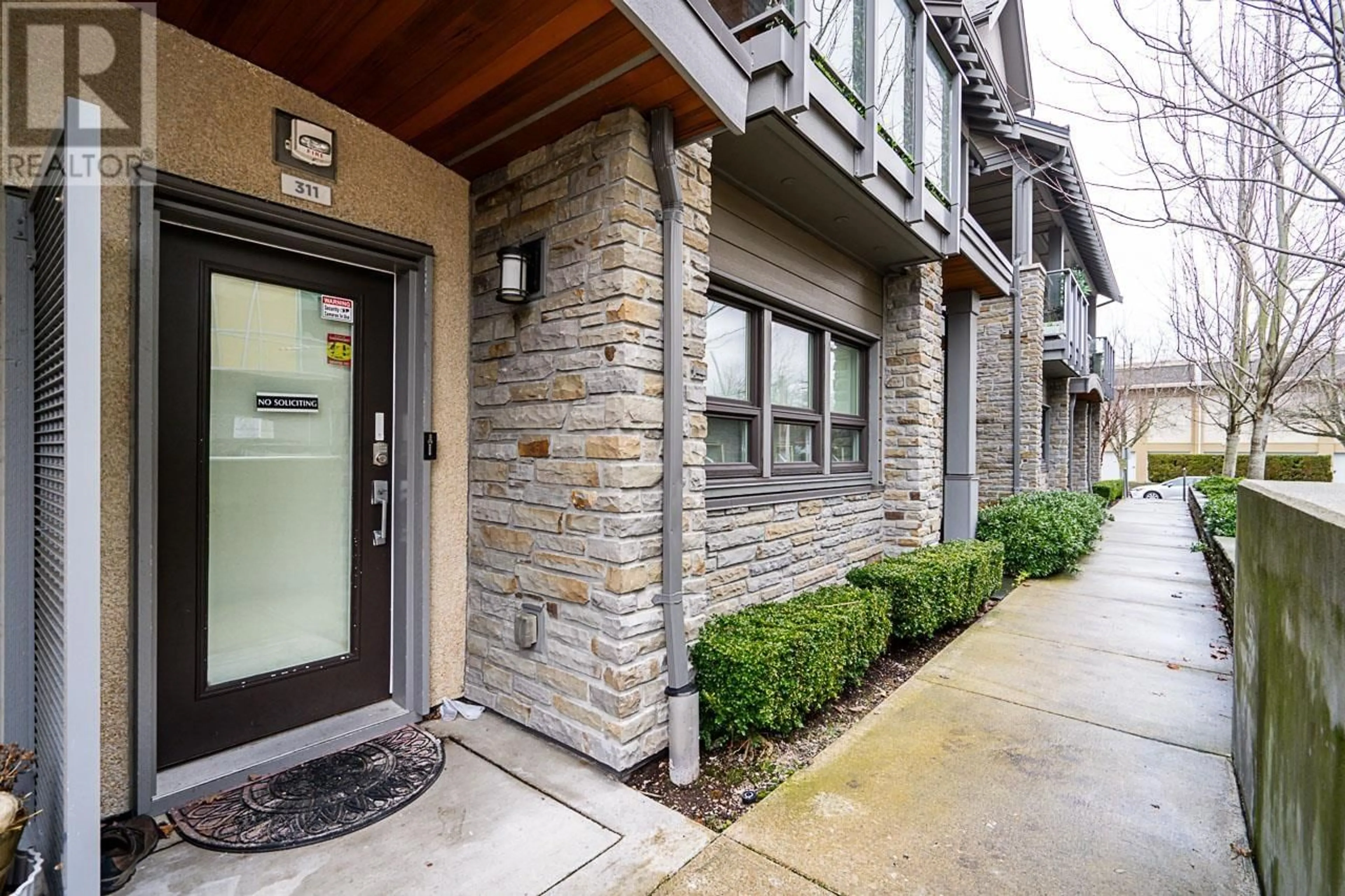 Indoor entryway for 311 1768 55A STREET, Delta British Columbia V4M0A9