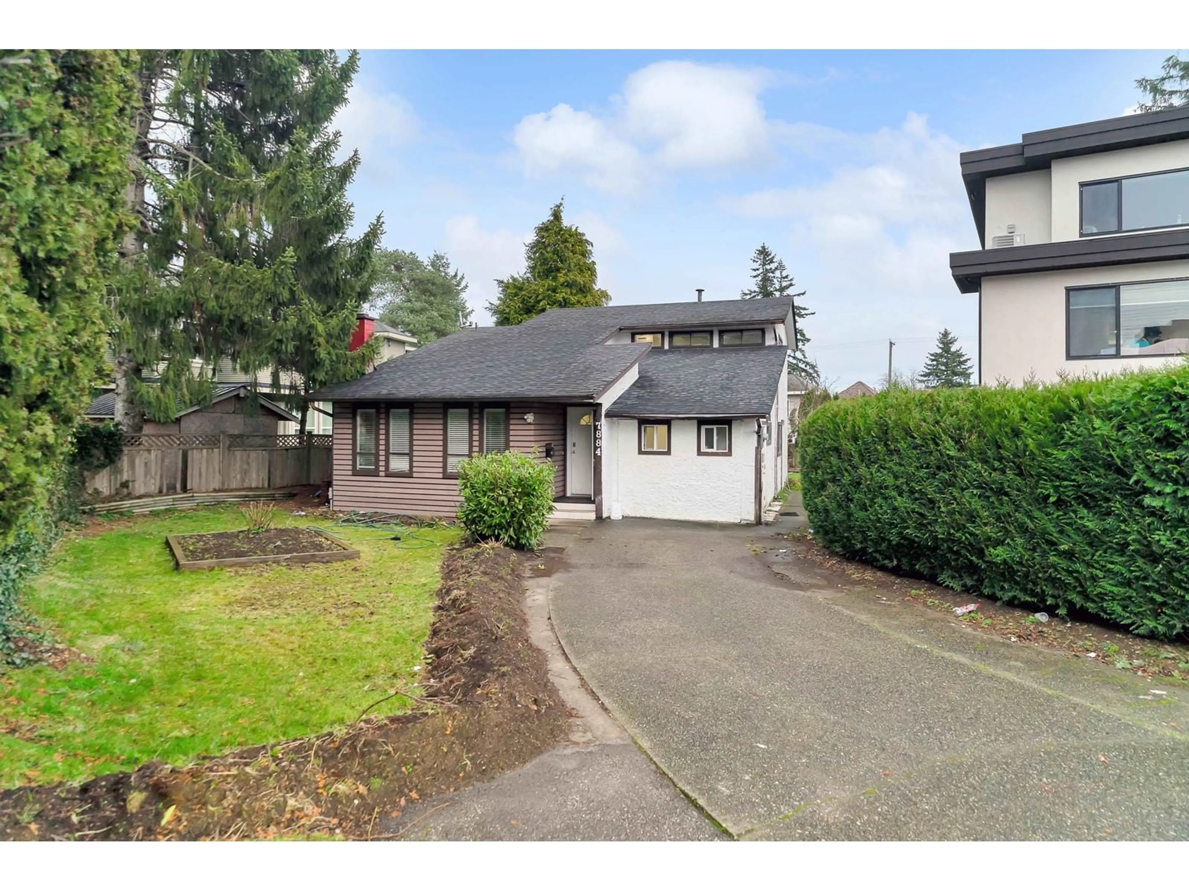 A pic from outside/outdoor area/front of a property/back of a property/a pic from drone, street for 7884 126A, Surrey British Columbia V3W7M2