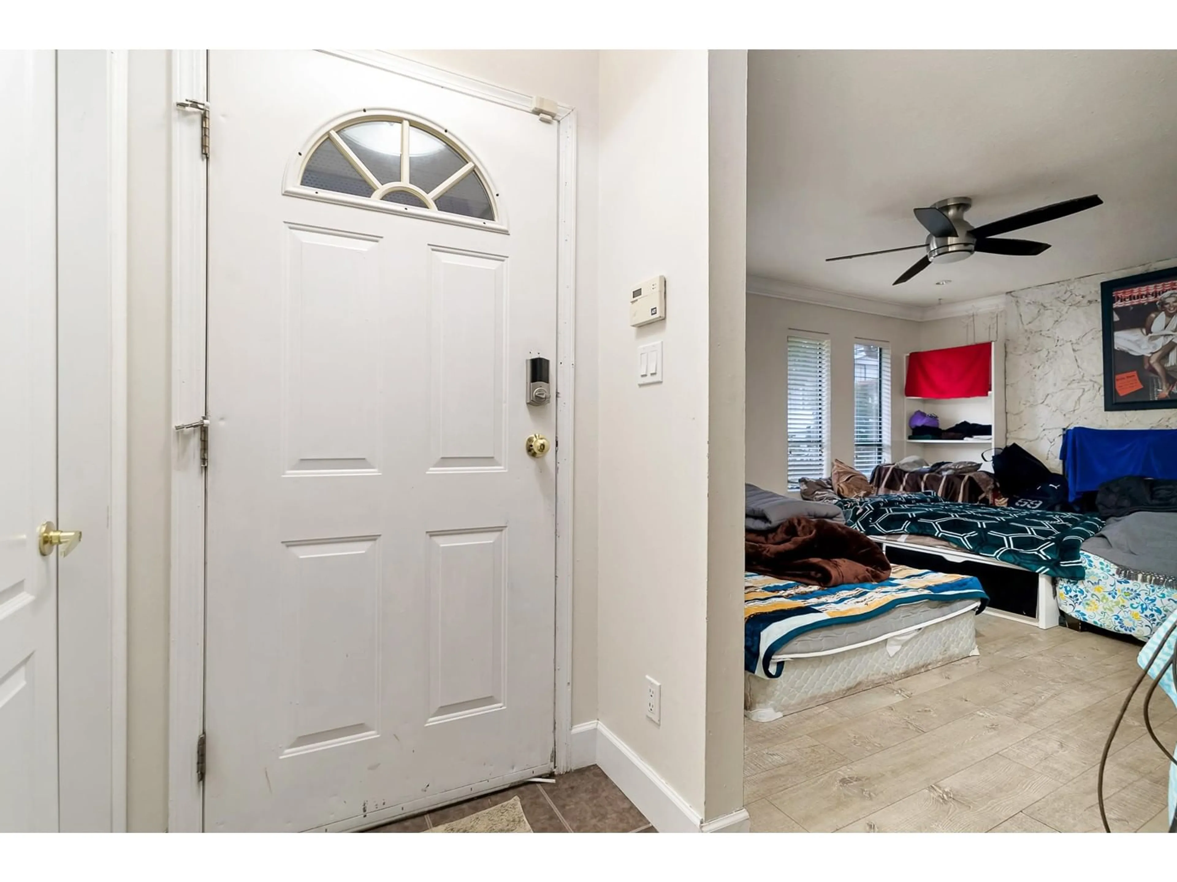 Indoor entryway for 7884 126A, Surrey British Columbia V3W7M2