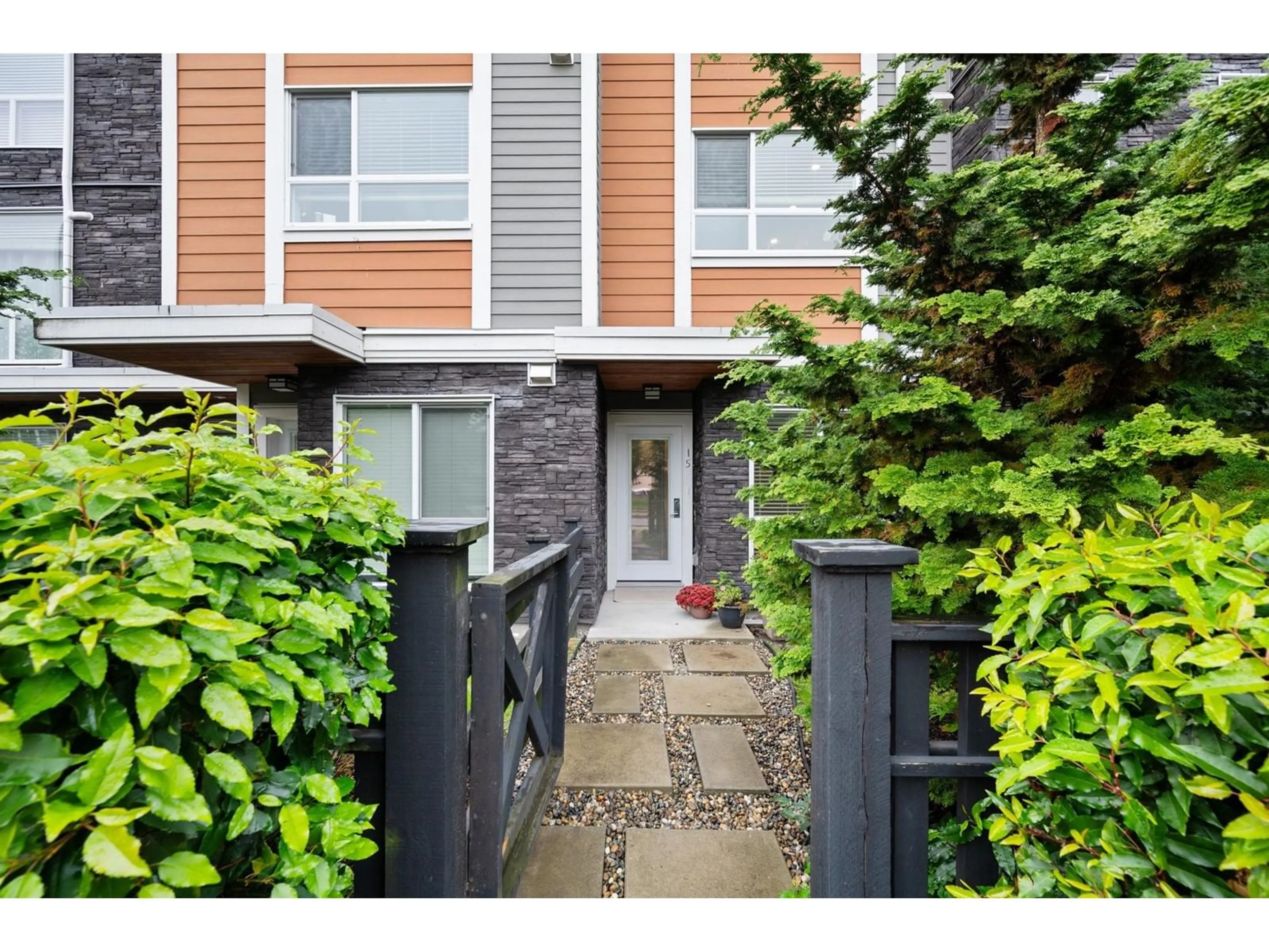 Indoor entryway for 15 20857 77A AVENUE, Langley British Columbia V2Y0W7