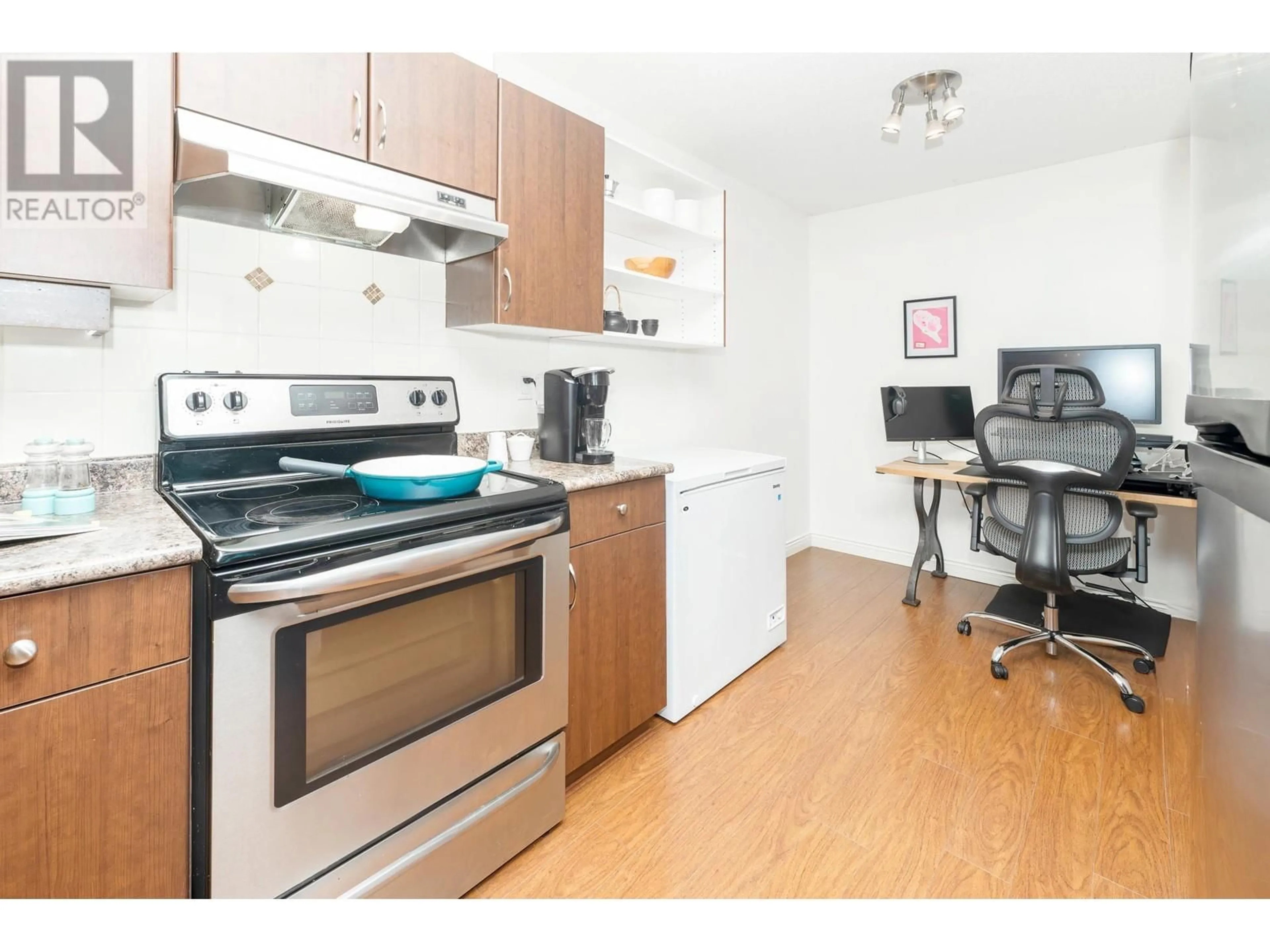 Standard kitchen, wood/laminate floor for 107 1668 GRANT AVENUE, Port Coquitlam British Columbia V3B1P3