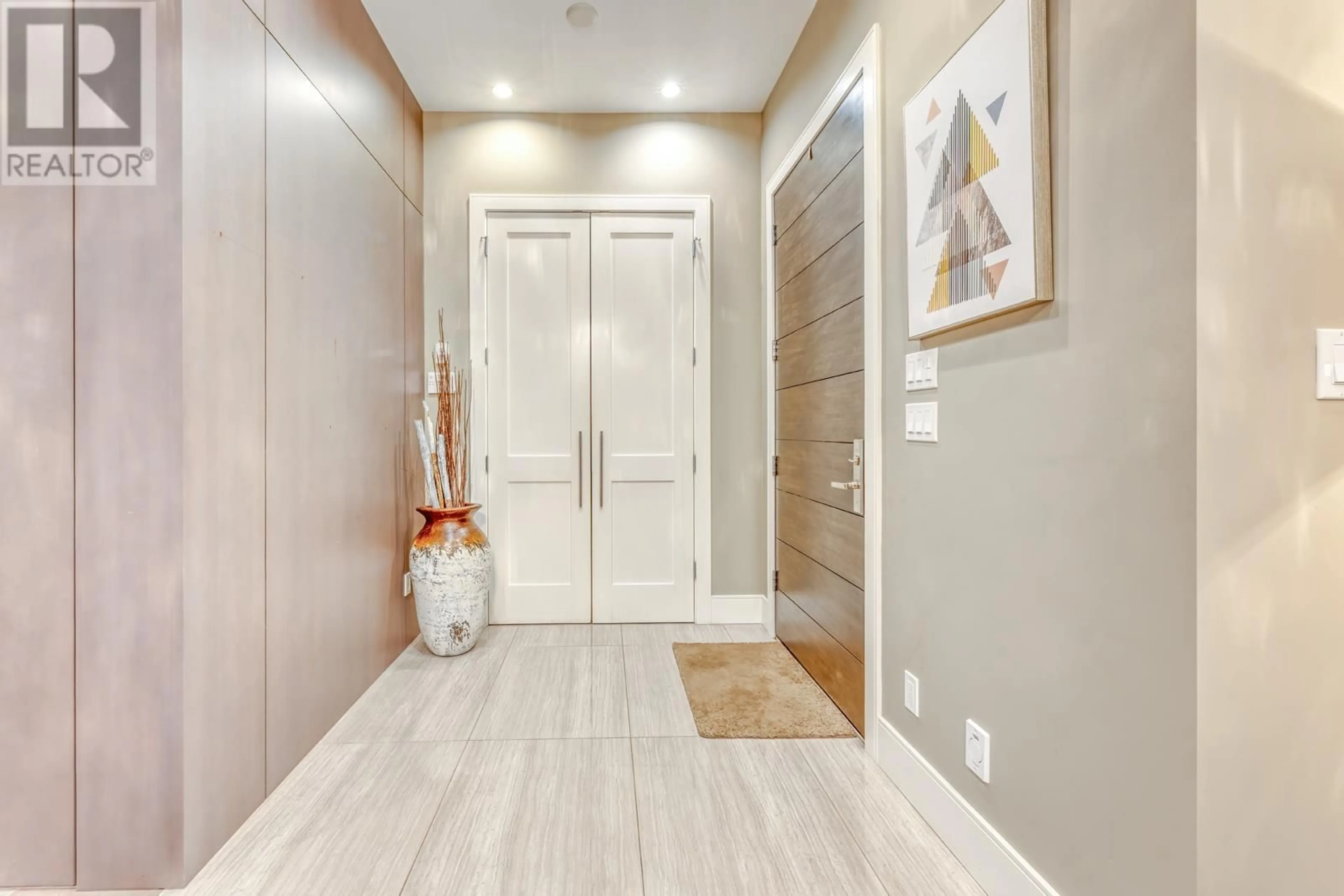 Indoor entryway for 3288 W 23RD AVENUE, Vancouver British Columbia V6L1P9