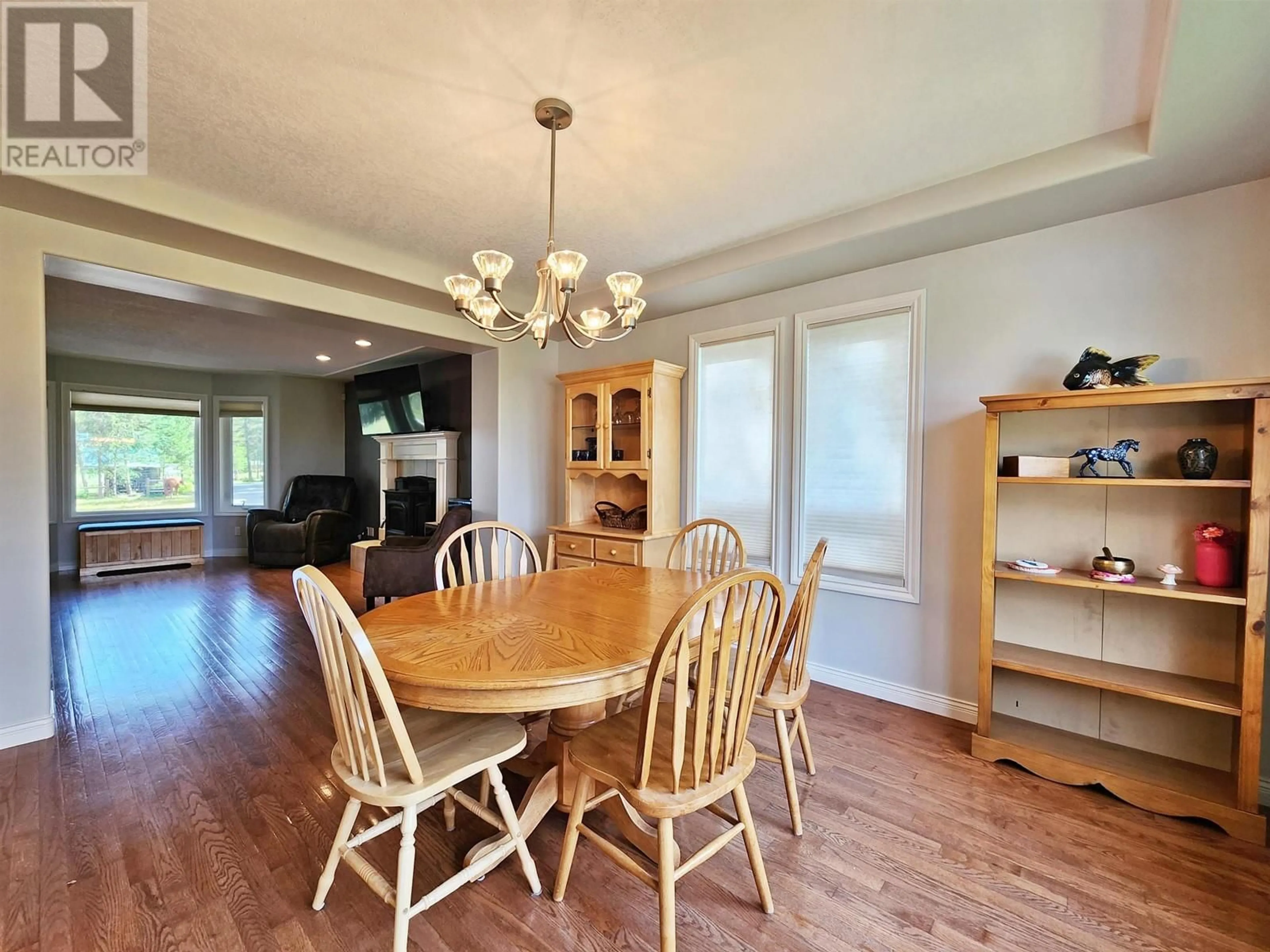 Dining room, wood/laminate floor for 1551 VIEW DRIVE, Quesnel British Columbia V2J6G1