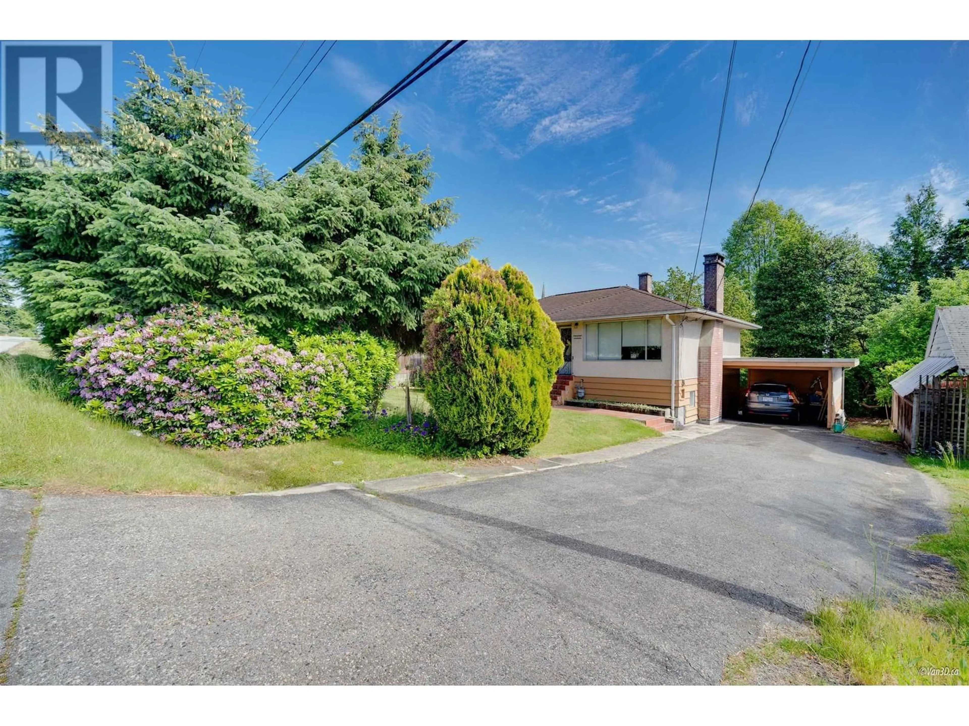 A pic from outside/outdoor area/front of a property/back of a property/a pic from drone, street for 762 EDGAR AVENUE, Coquitlam British Columbia V3K2J5