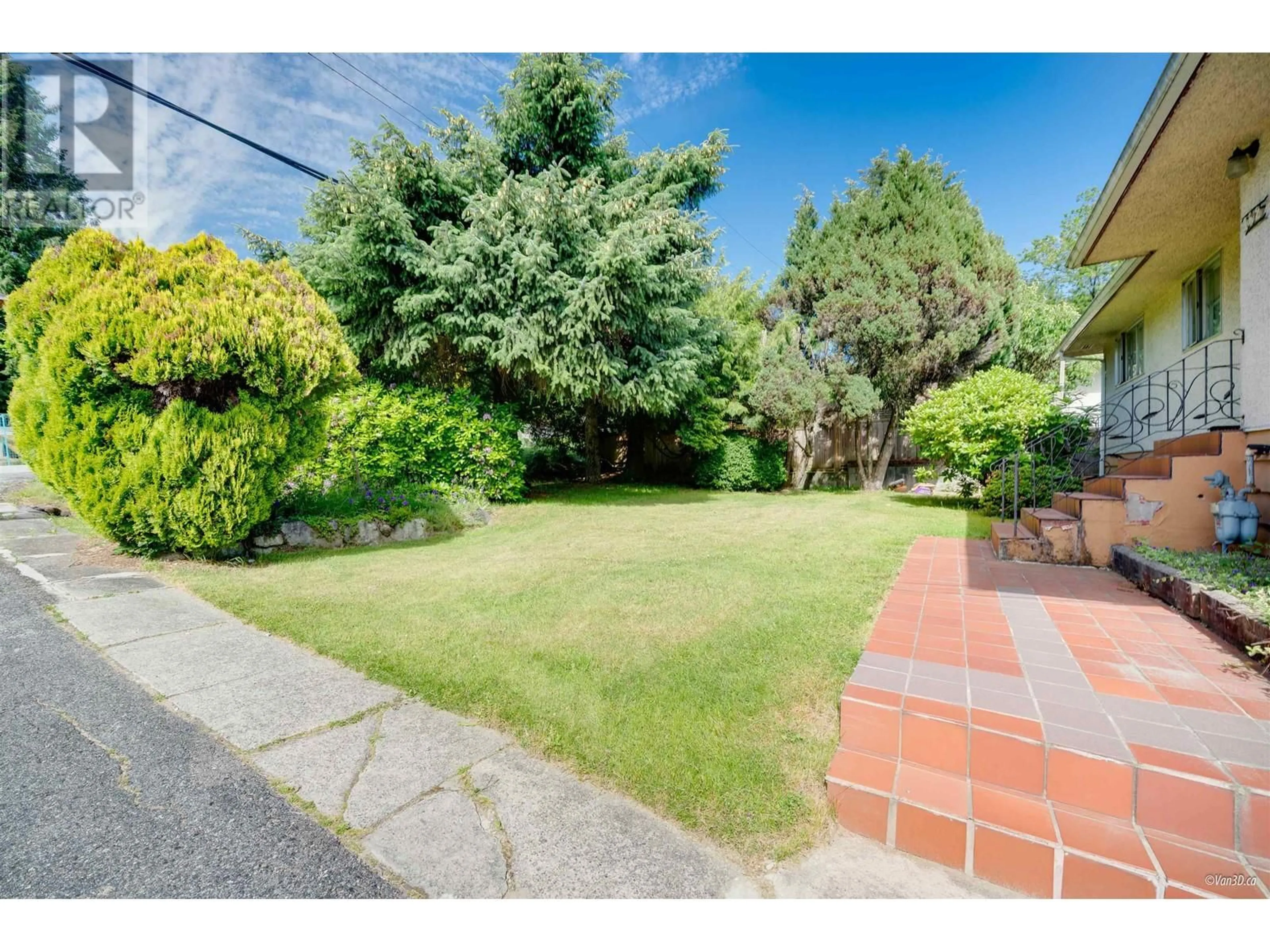 A pic from outside/outdoor area/front of a property/back of a property/a pic from drone, street for 762 EDGAR AVENUE, Coquitlam British Columbia V3K2J5