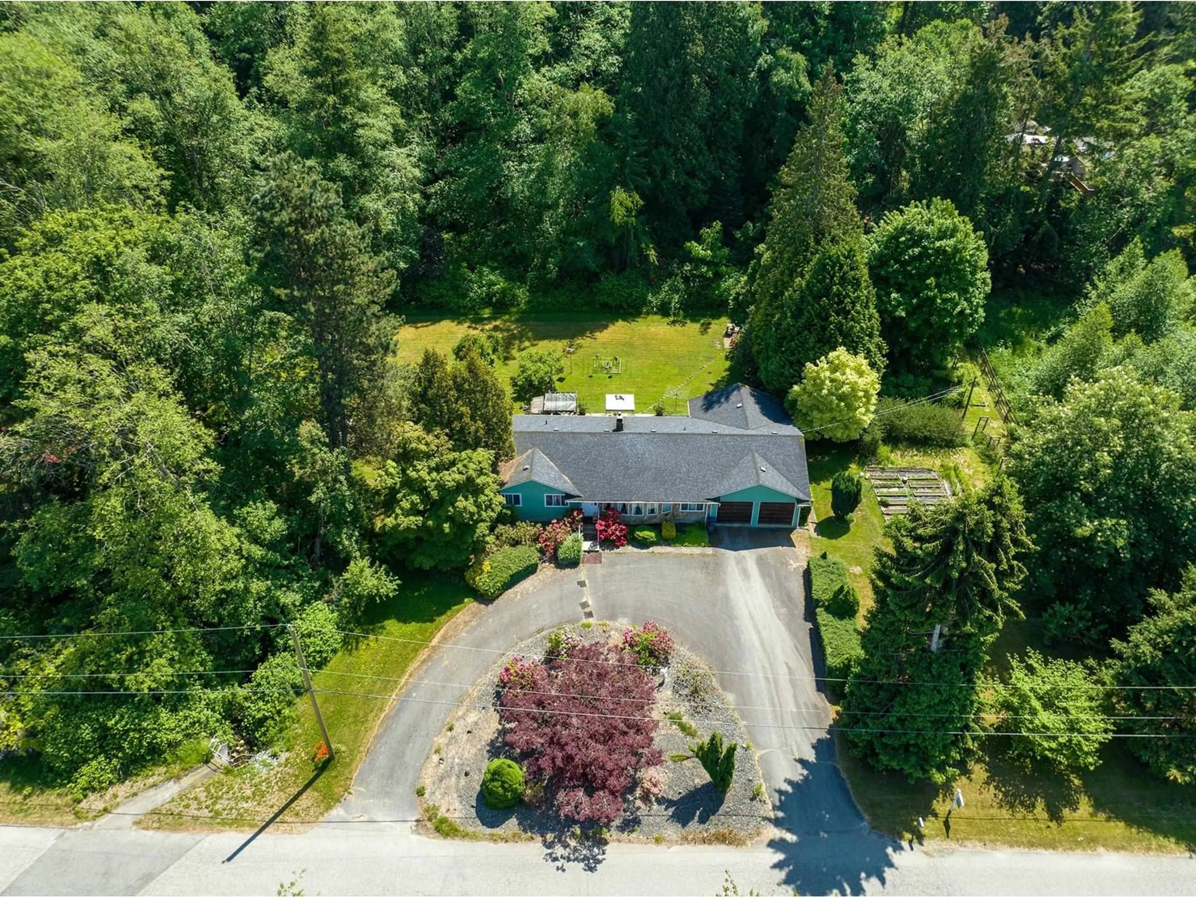 A pic from outside/outdoor area/front of a property/back of a property/a pic from drone, street for 320 192 STREET, Surrey British Columbia V3S9R9