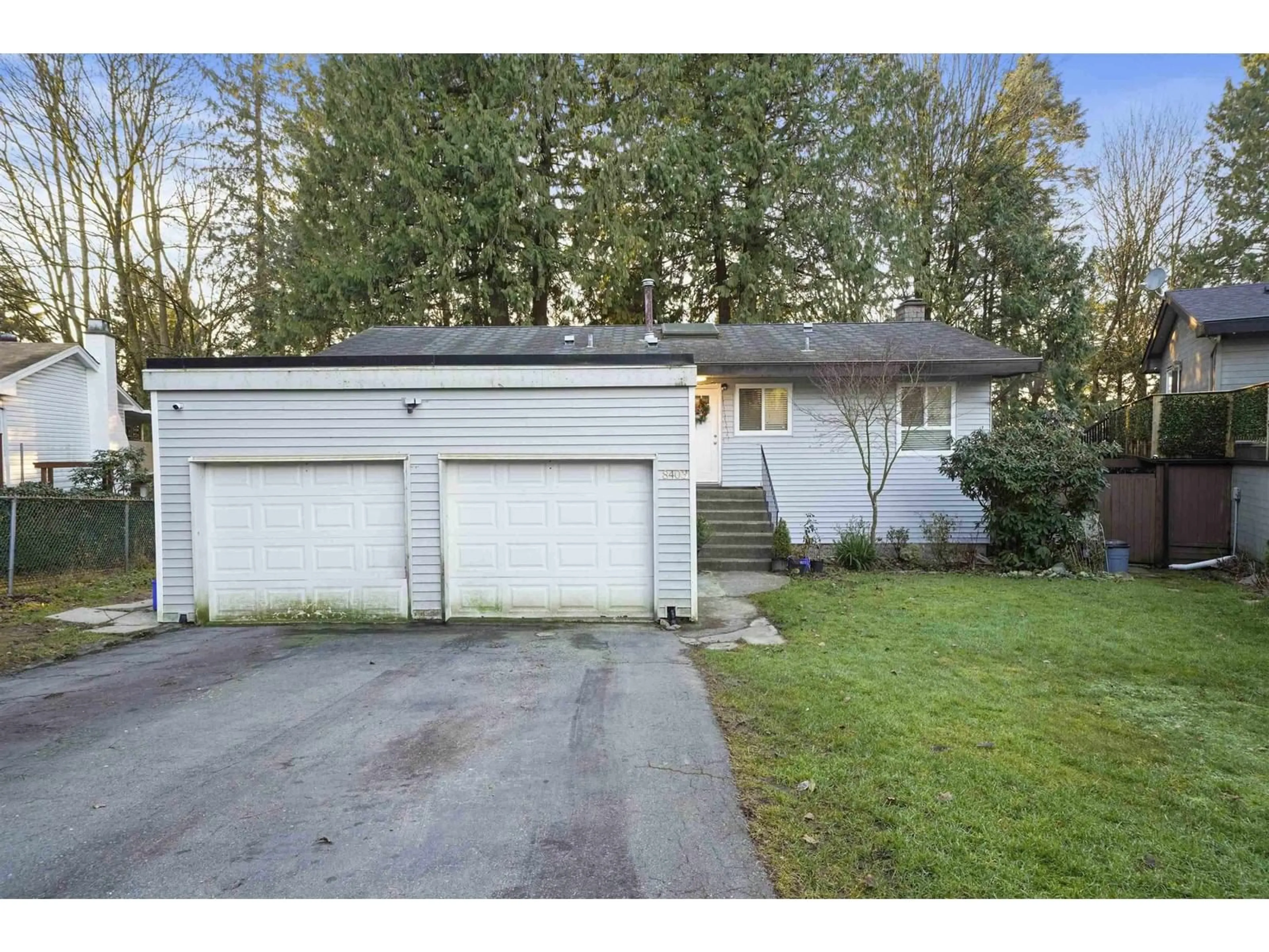 Indoor garage for 8403 ARBOUR PLACE, Delta British Columbia V4C7H4