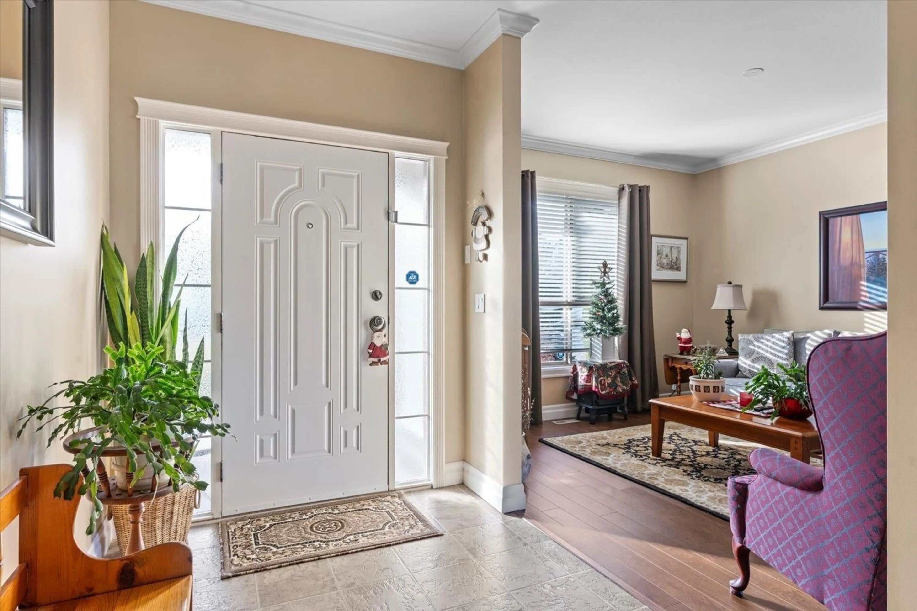 Indoor entryway for 1 44465 MCLAREN DRIVE|Sardis South, Chilliwack British Columbia V2R0C1