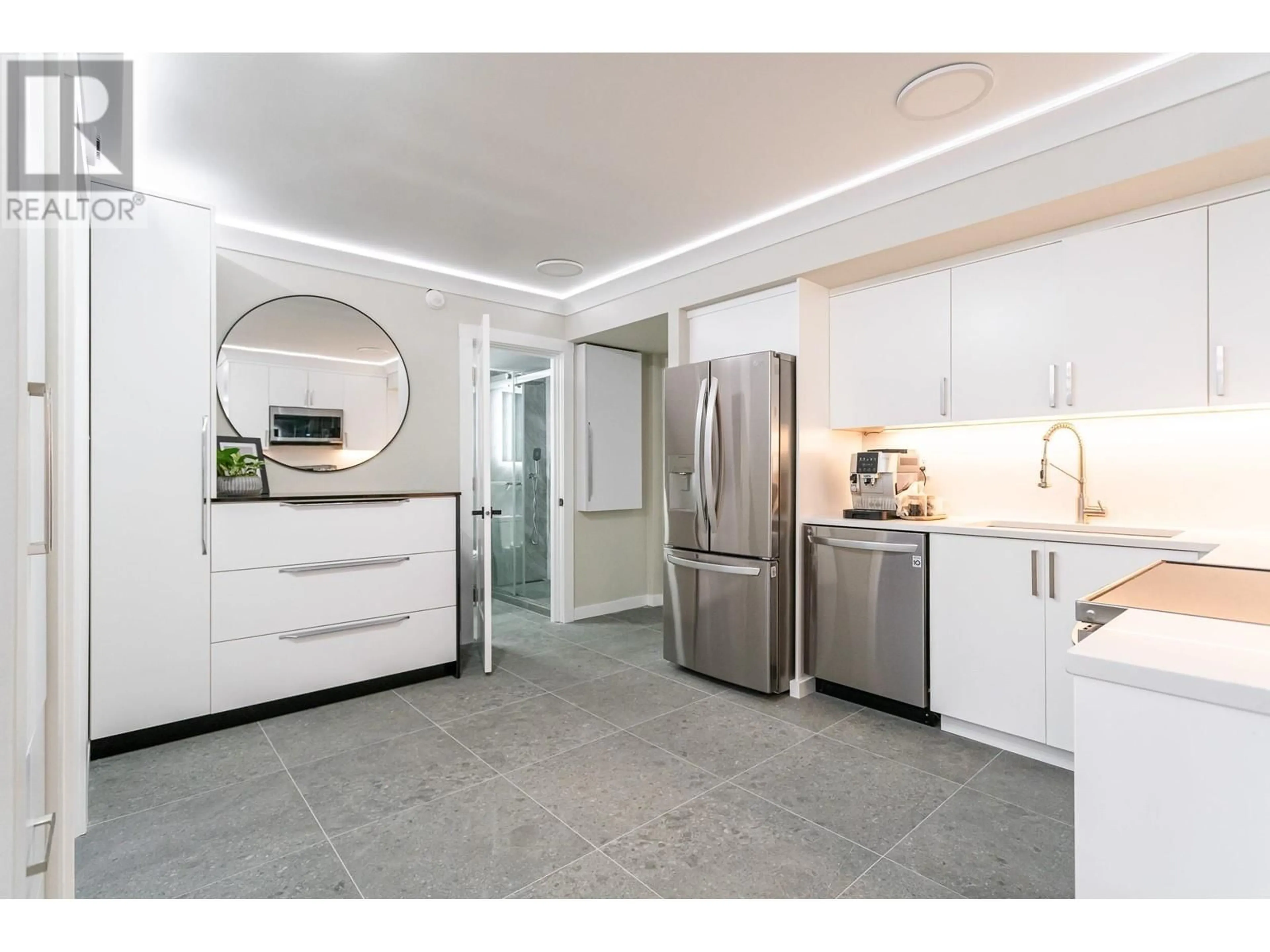 Open concept kitchen, ceramic/tile floor for 2205 3771 BARTLETT COURT, Burnaby British Columbia V3J7G8