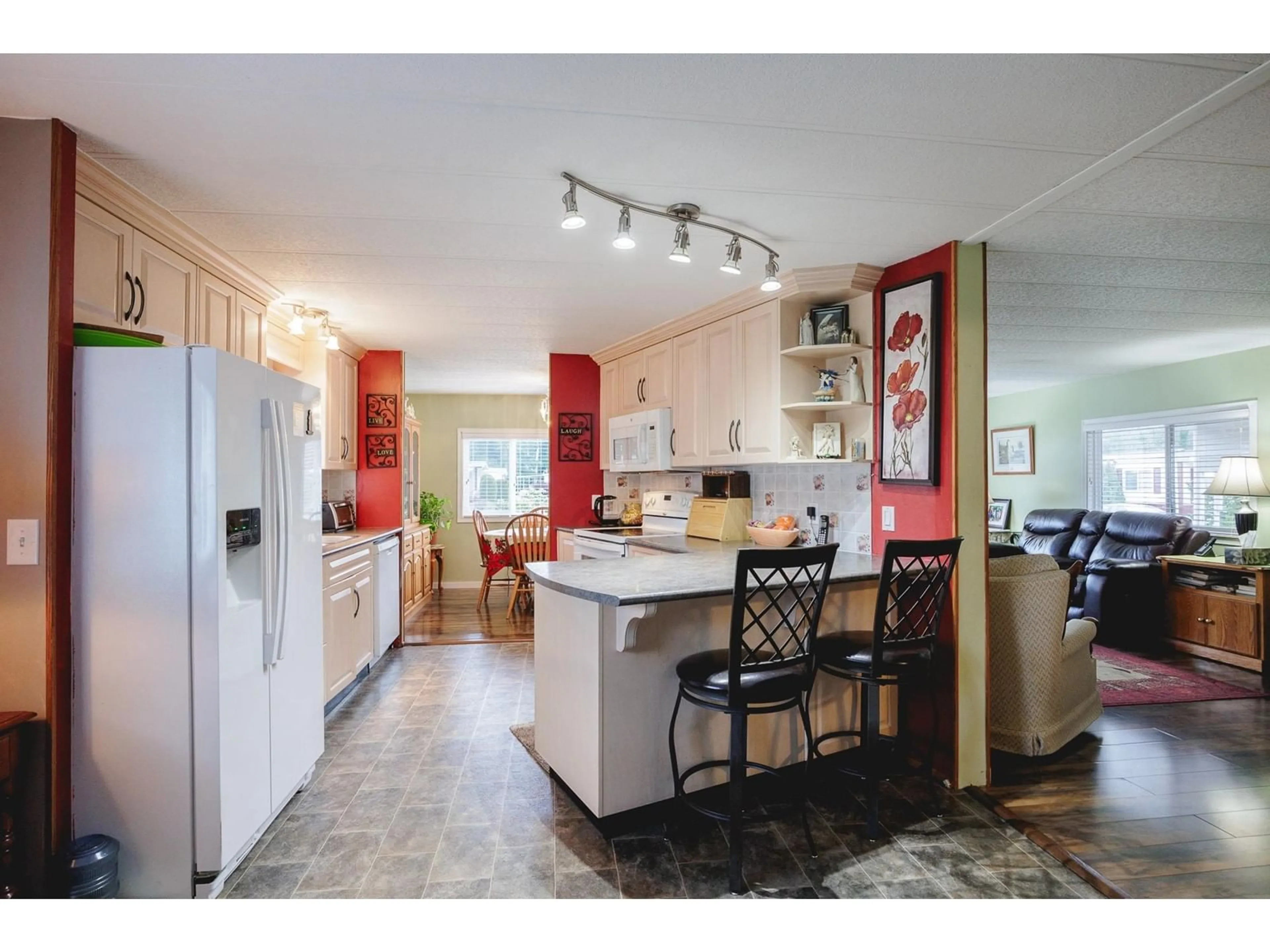 Open concept kitchen, unknown for 31 2270 196 STREET, Langley British Columbia V2Z1N6