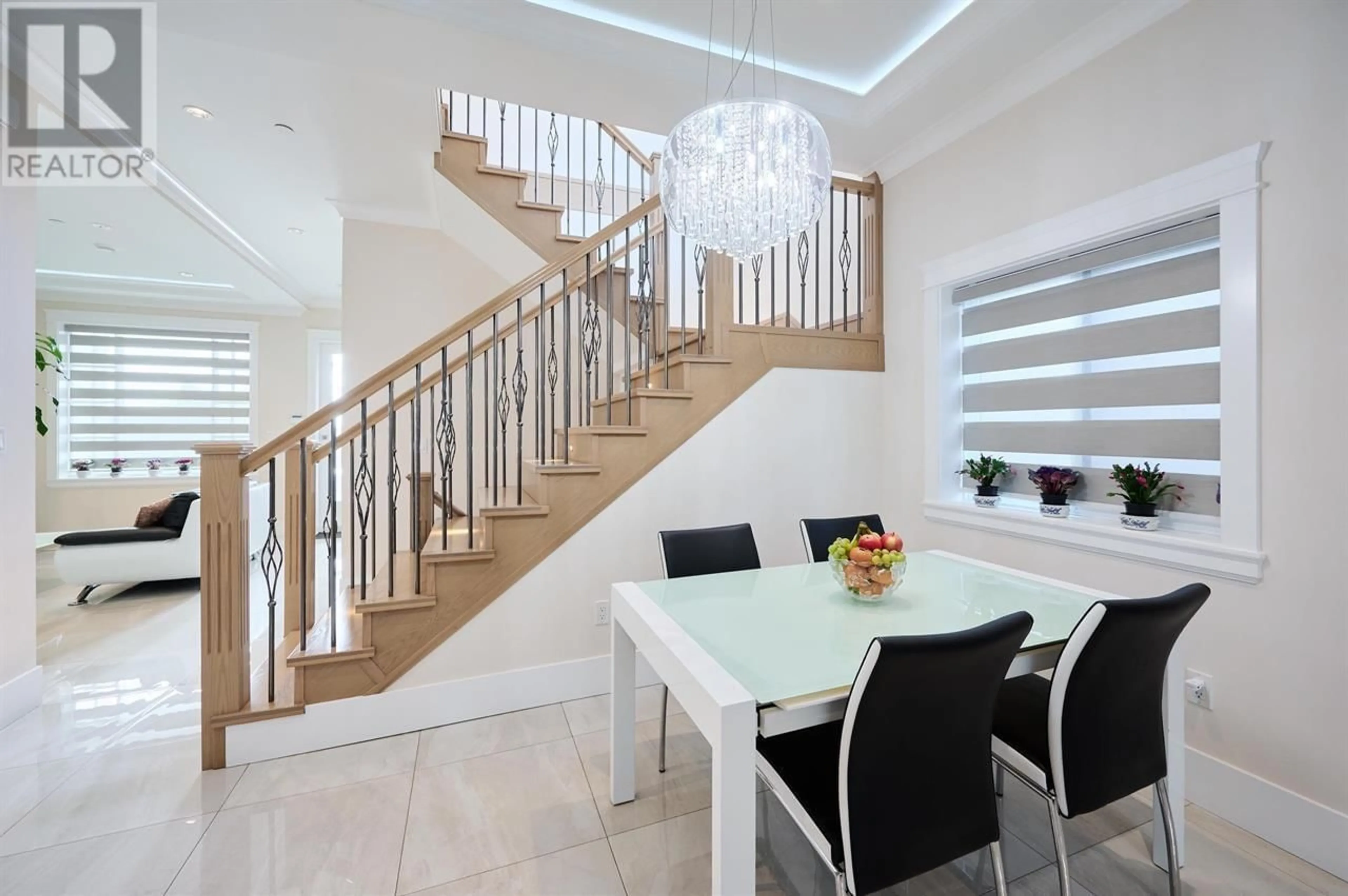 Stairs for 488 62ND AVENUE, Vancouver British Columbia V5X2G1