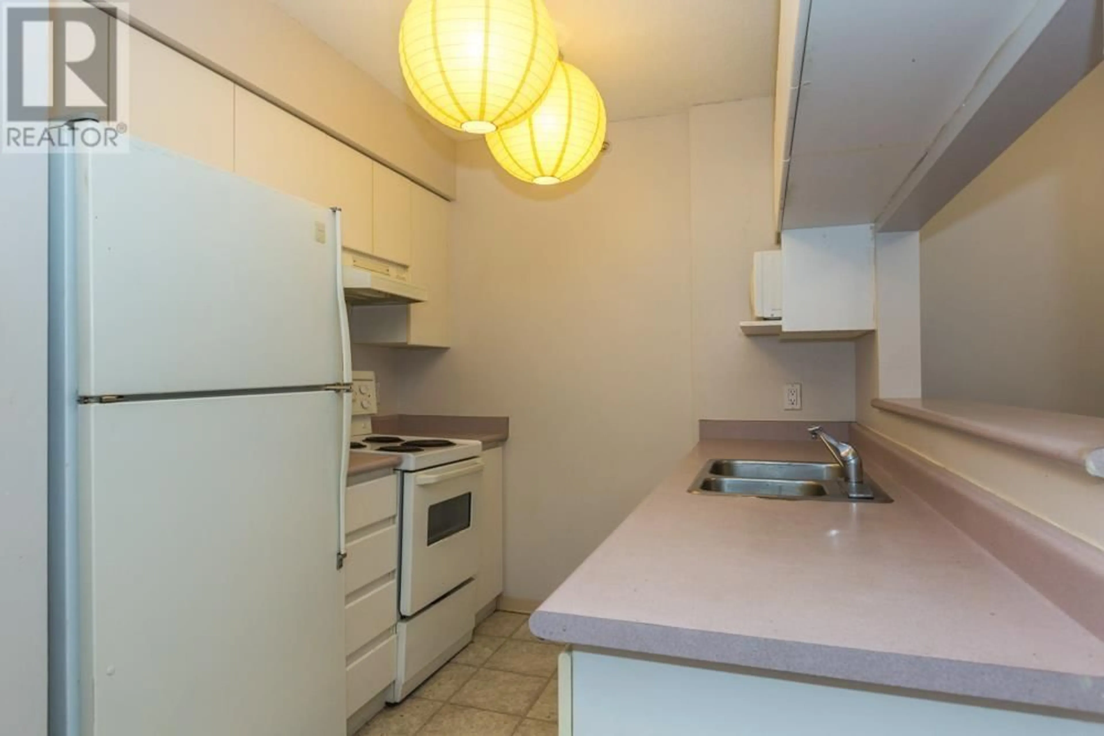 Standard kitchen, unknown for 109 3489 ASCOT PLACE, Vancouver British Columbia V5R6B6