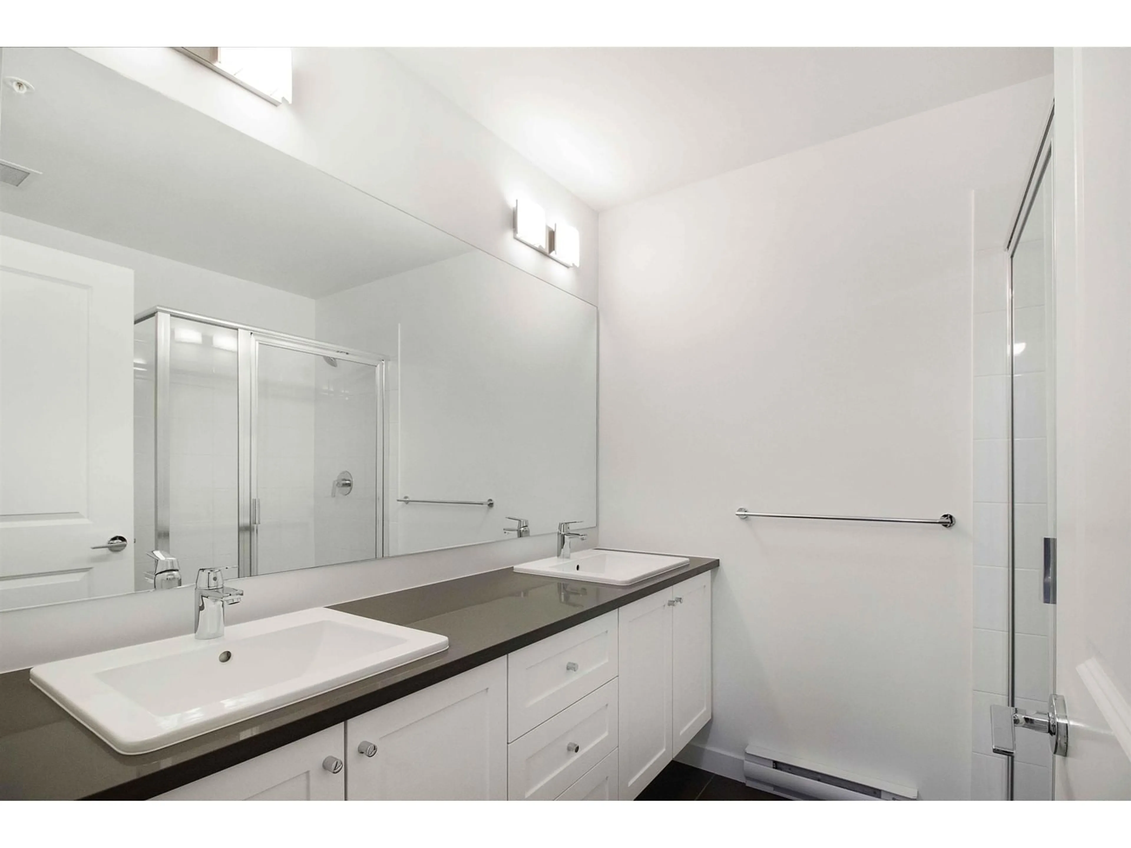 Standard bathroom, unknown for 214 15738 85 AVENUE, Surrey British Columbia V4N6Y1