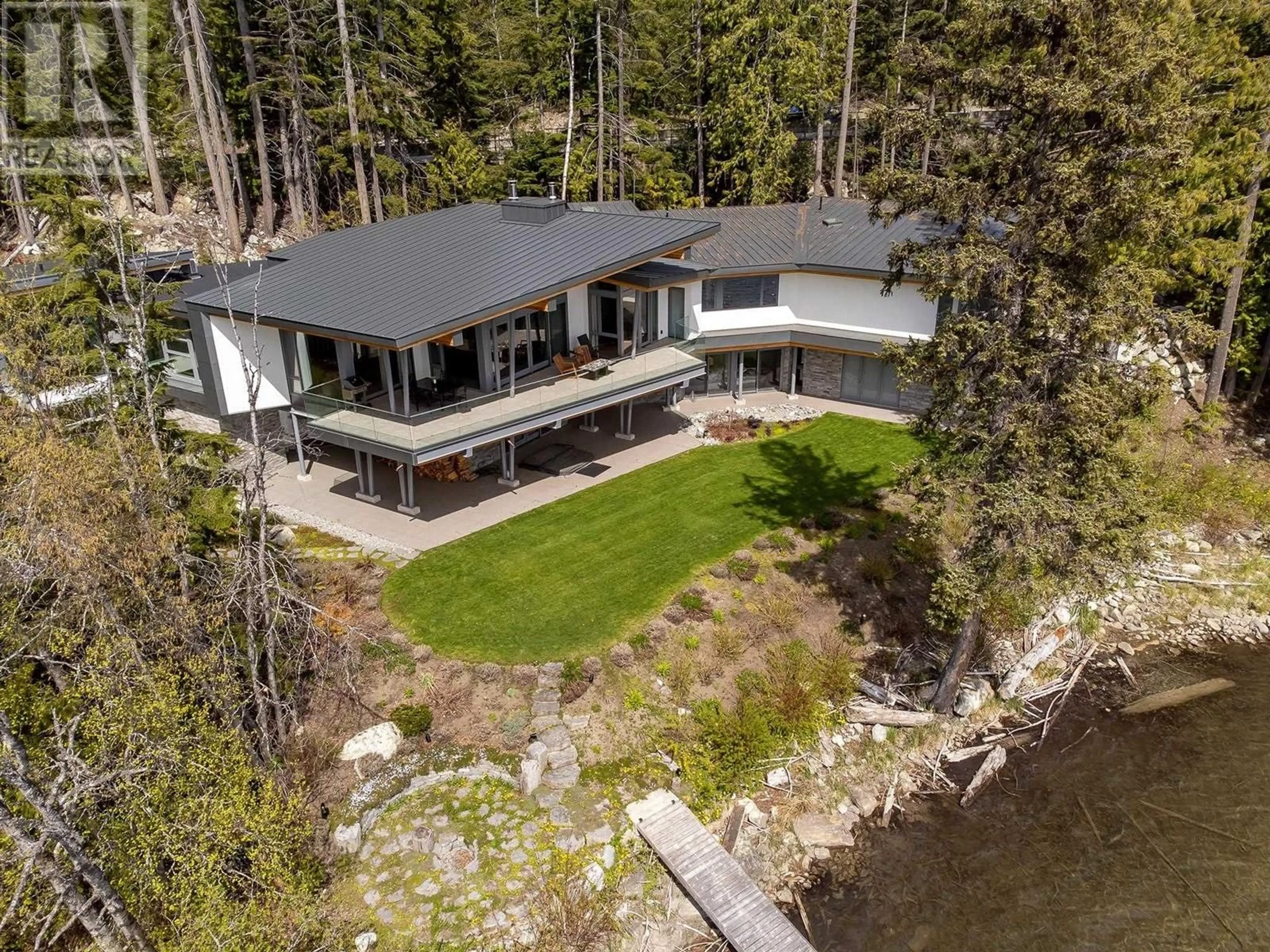 A pic from outside/outdoor area/front of a property/back of a property/a pic from drone, water/lake/river/ocean view for 8999B TRUDY'S LANDING, Whistler British Columbia V8E0G6