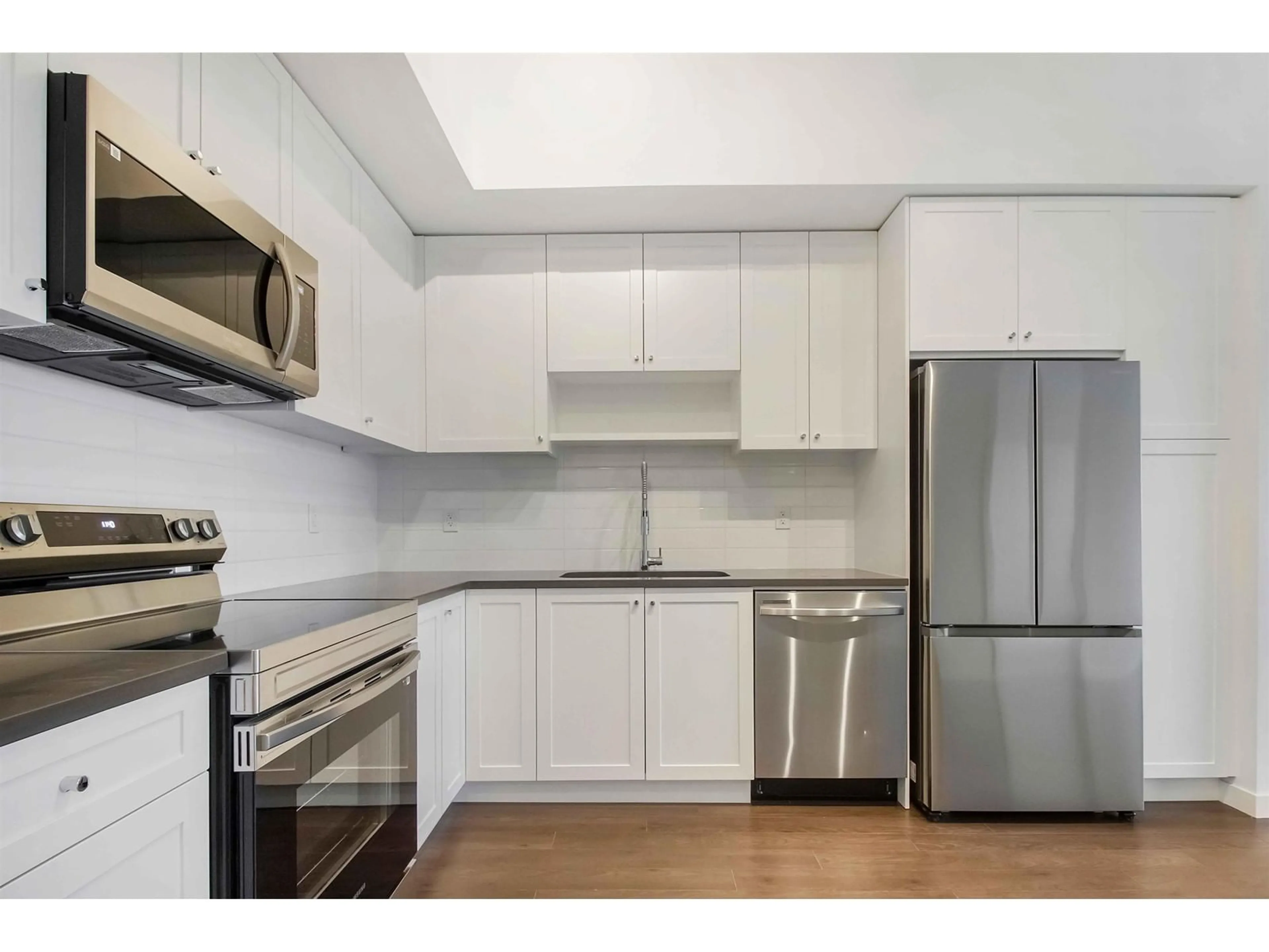 Standard kitchen, unknown for 607 15738 85 AVENUE, Surrey British Columbia V4N6Y1