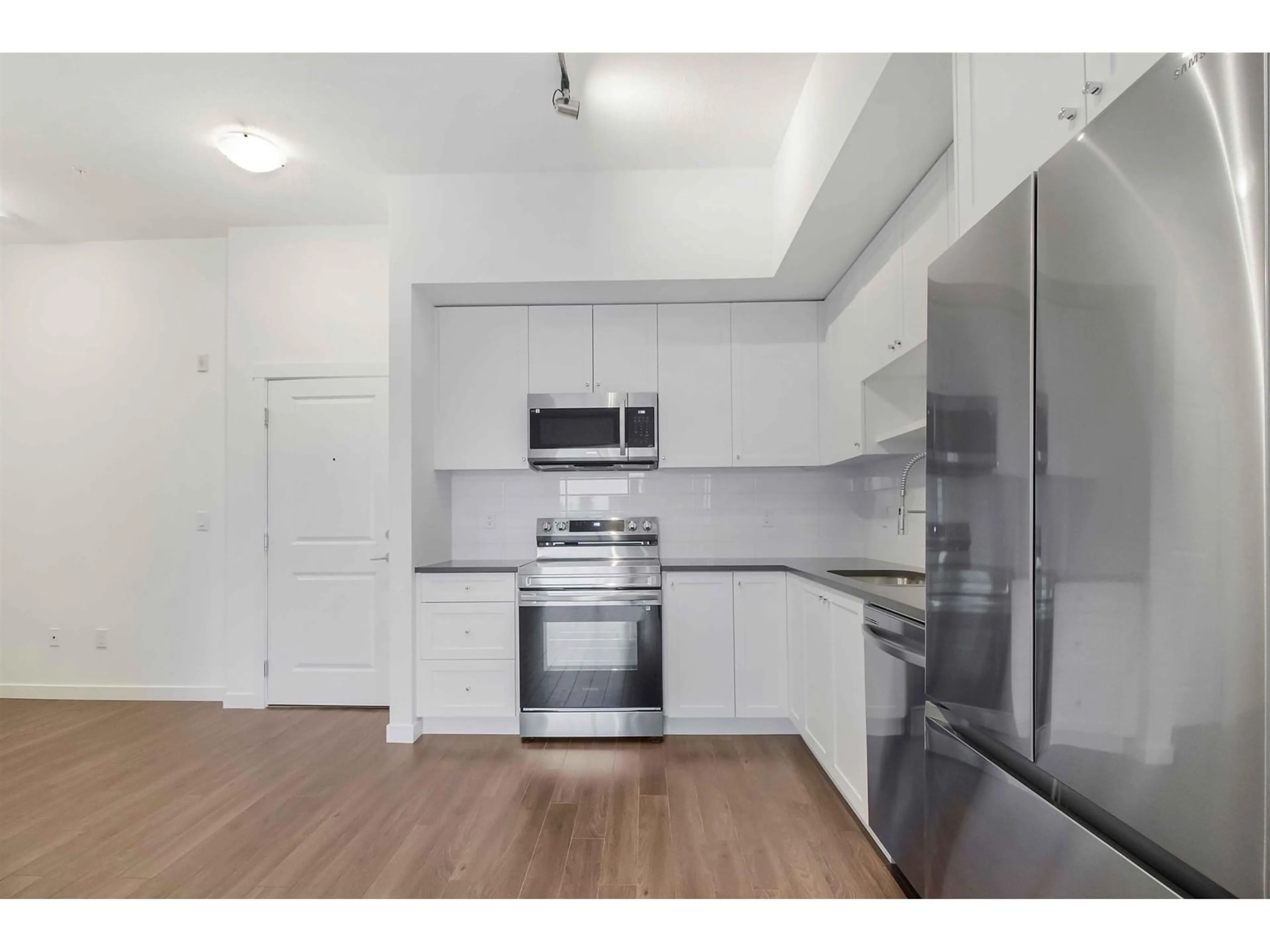 Standard kitchen, unknown for 607 15738 85 AVENUE, Surrey British Columbia V4N6Y1