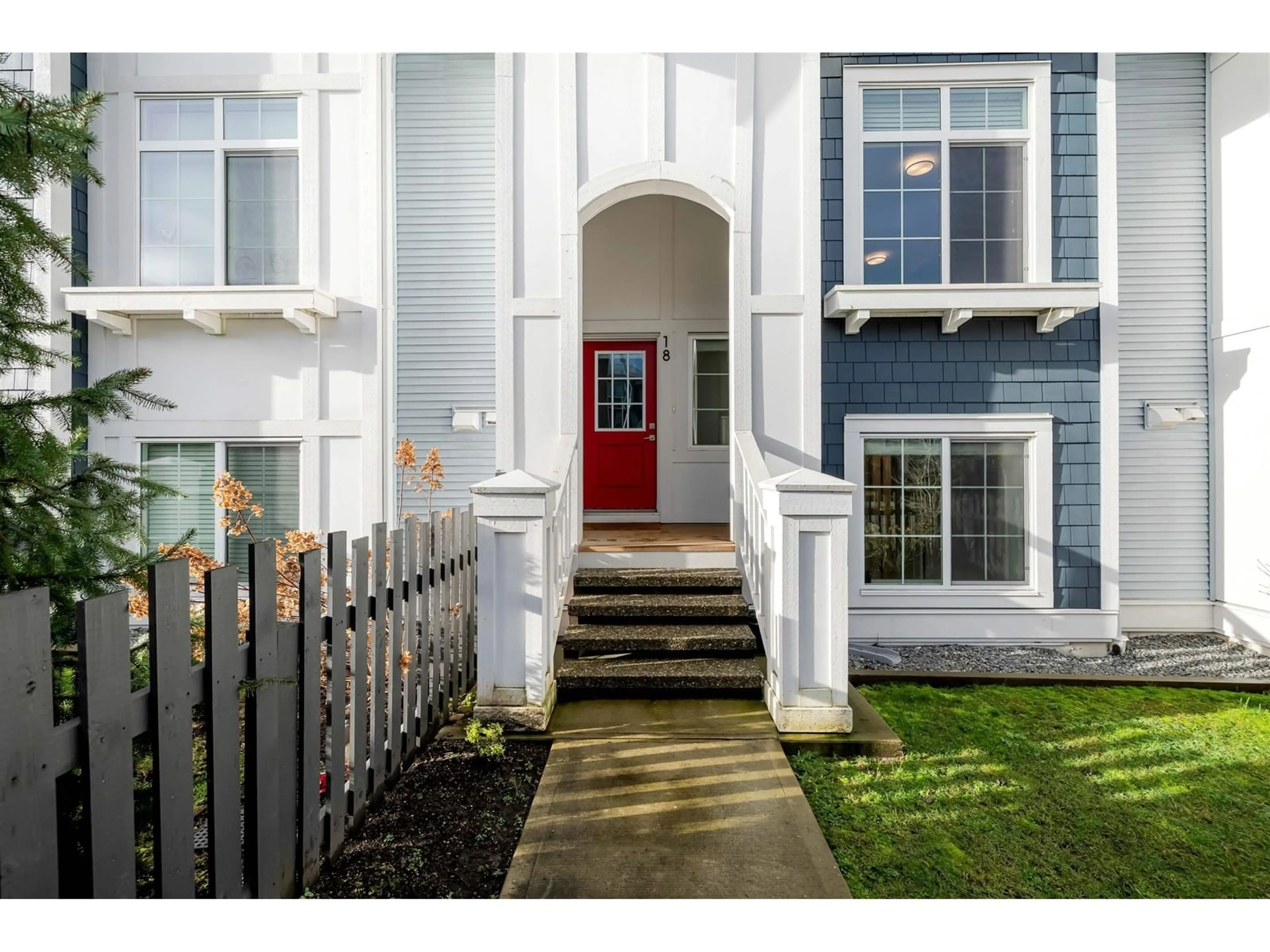 Indoor entryway for 18 20180 84 AVENUE, Langley British Columbia V2Y3N5