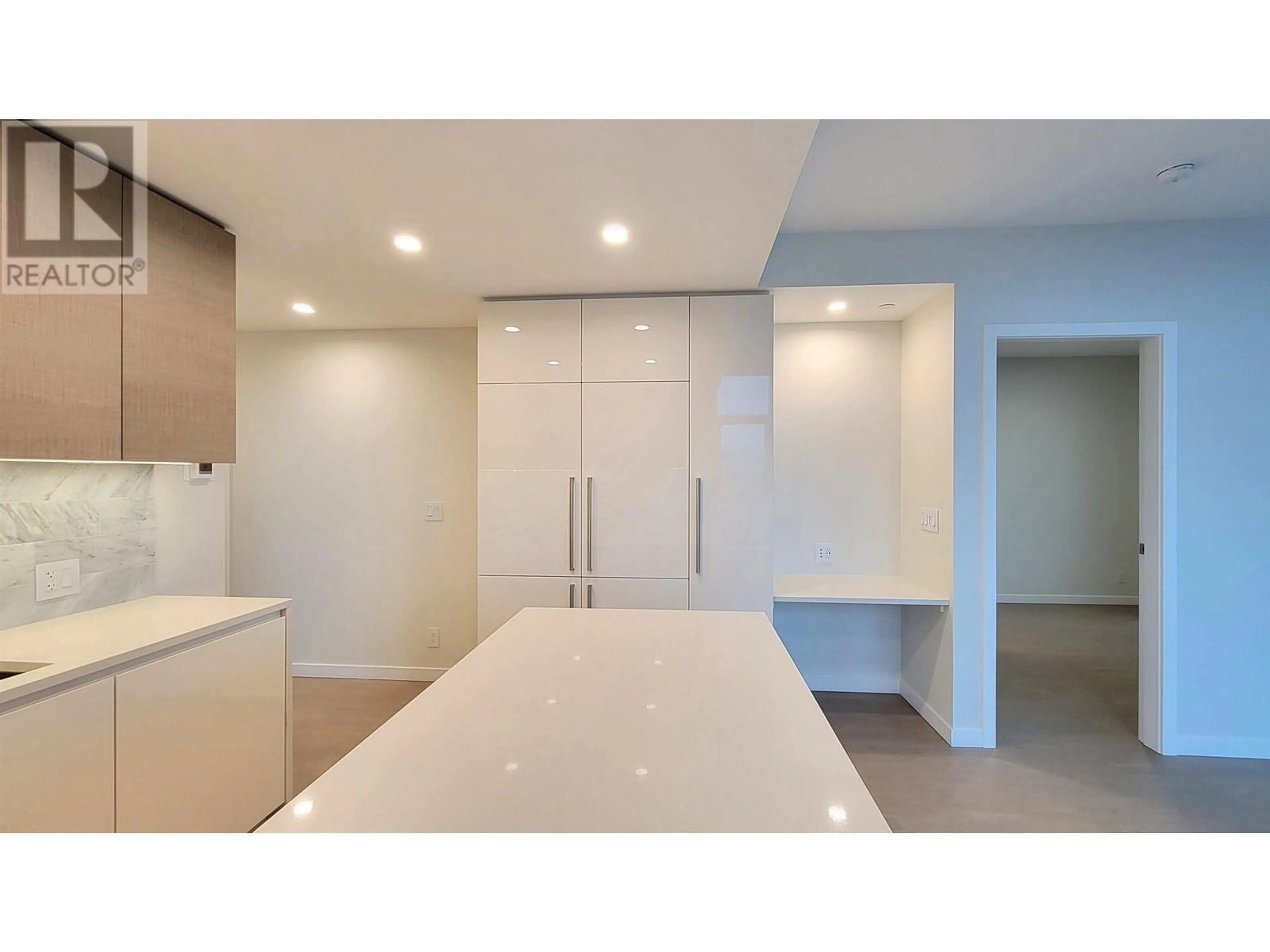 Open concept kitchen, ceramic/tile floor for 4005 4168 LOUGHEED HIGHWAY, Burnaby British Columbia V5C0N9