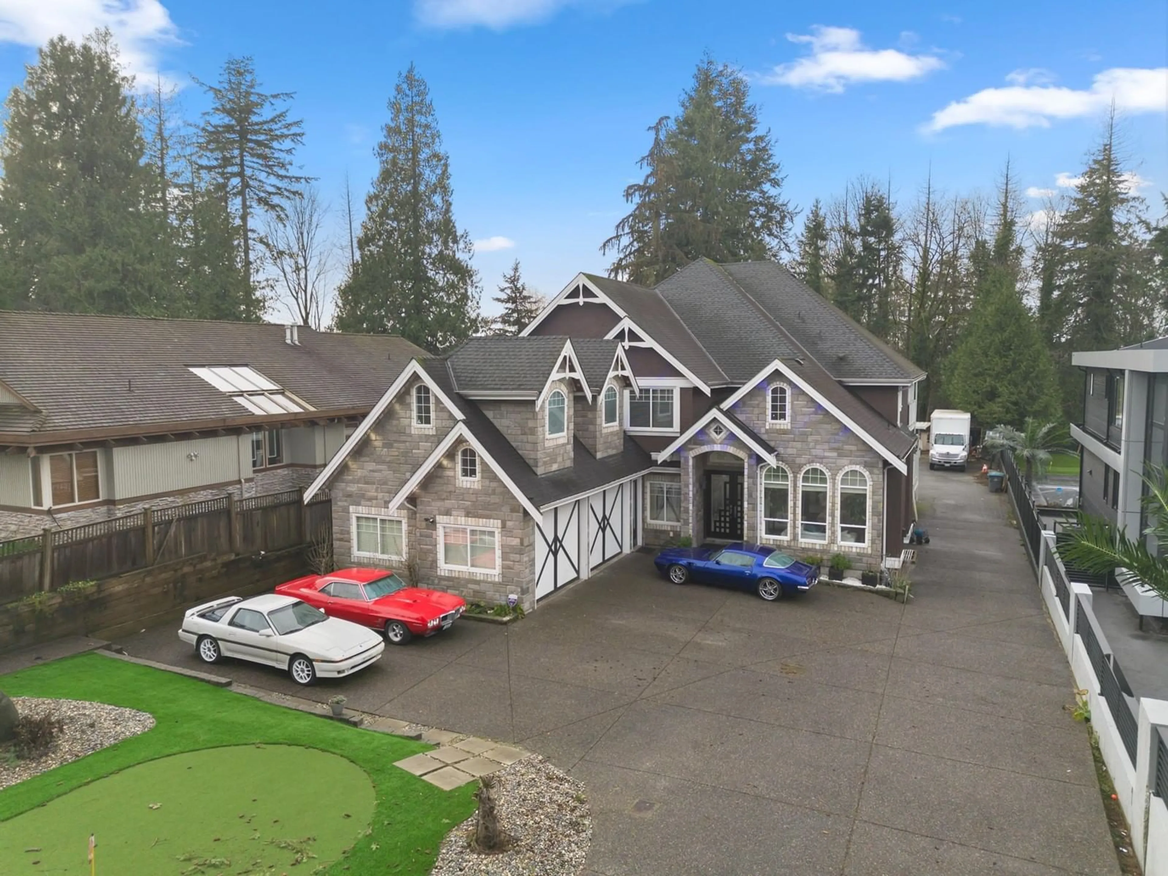 A pic from outside/outdoor area/front of a property/back of a property/a pic from drone, street for 10521 127 STREET, Surrey British Columbia V3V5K3