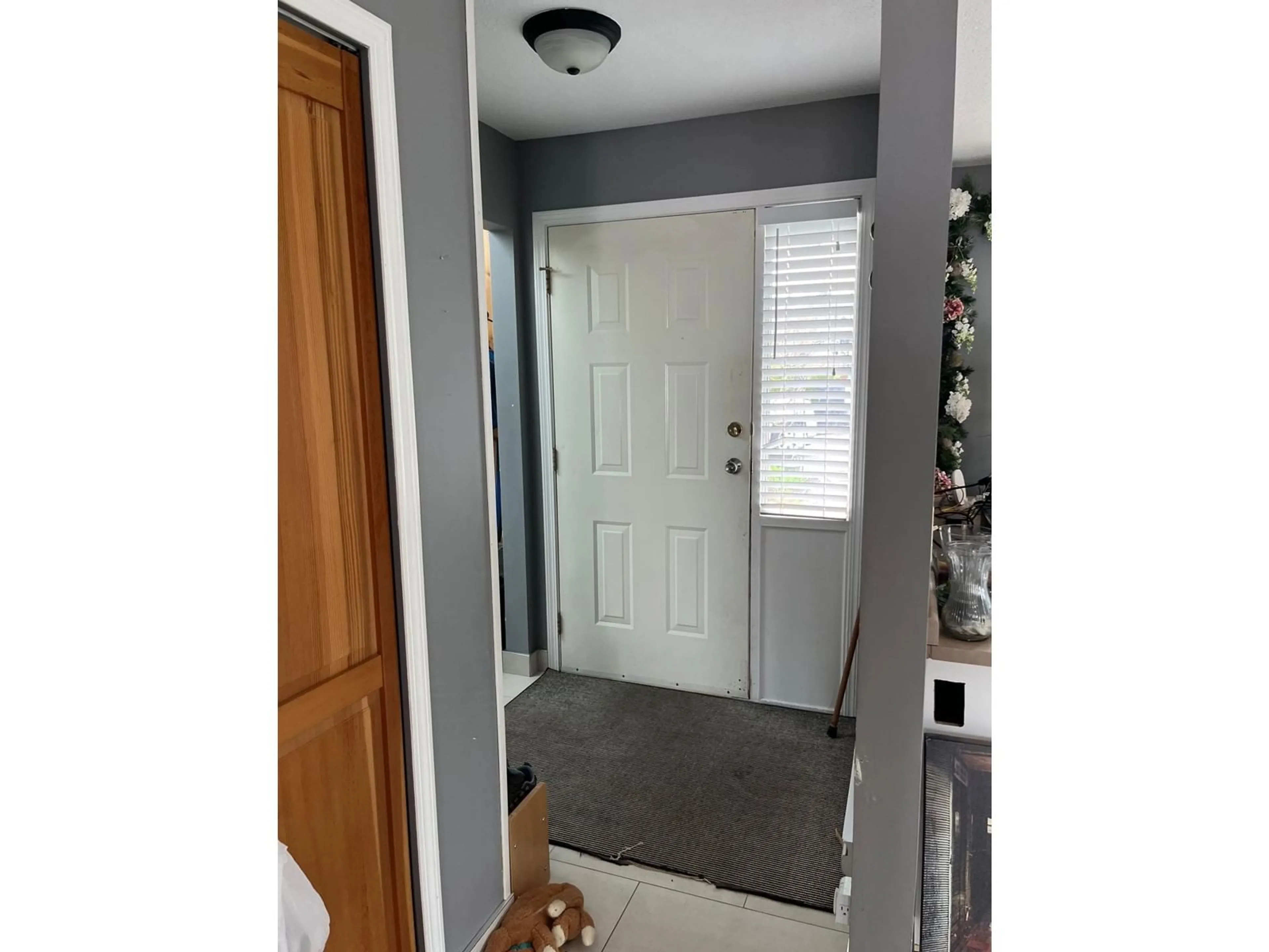 Indoor entryway for 26601 30A AVENUE, Langley British Columbia V4W3C8