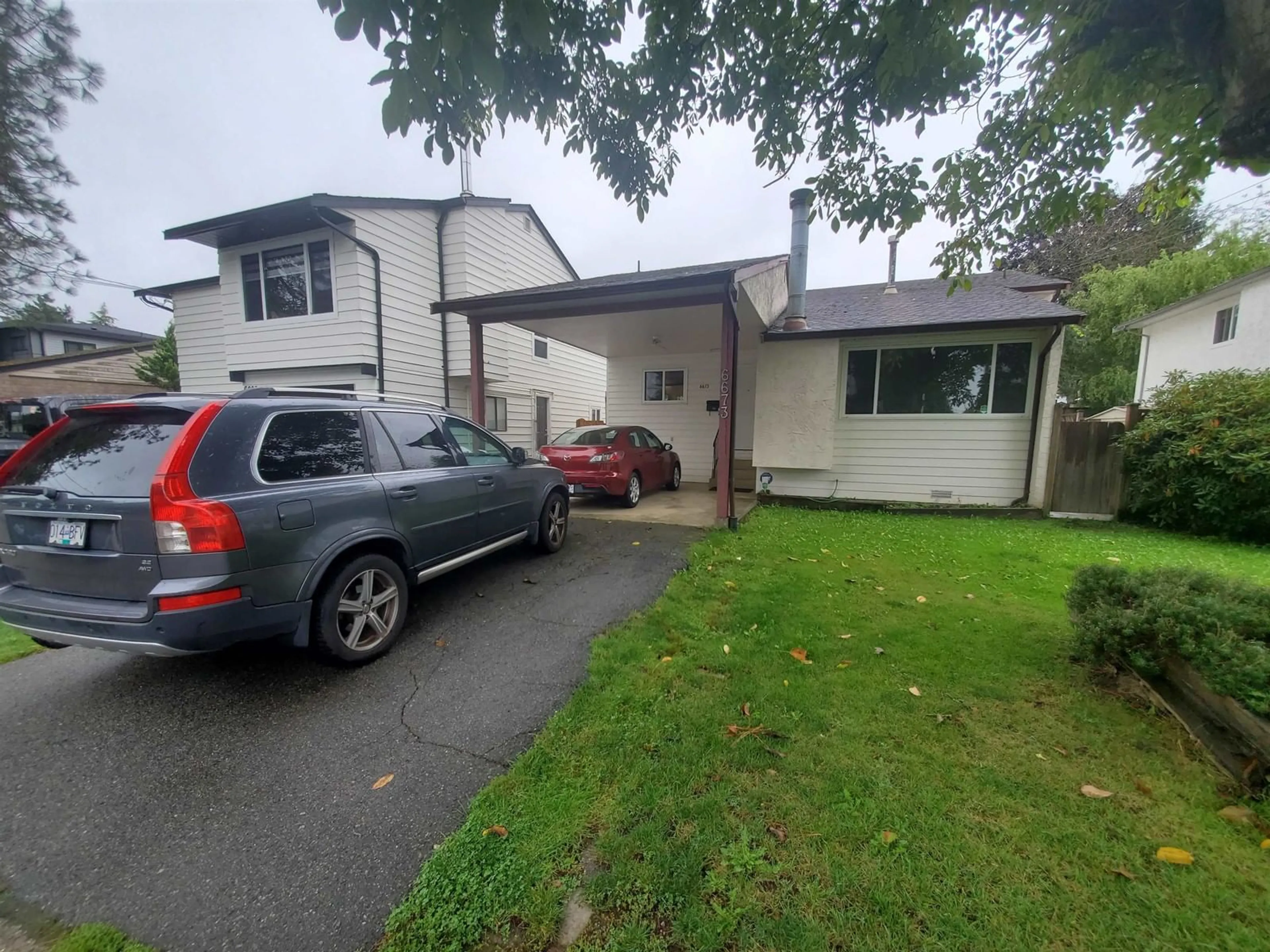 A pic from outside/outdoor area/front of a property/back of a property/a pic from drone, street for 6673 134 STREET, Surrey British Columbia V3W4S5