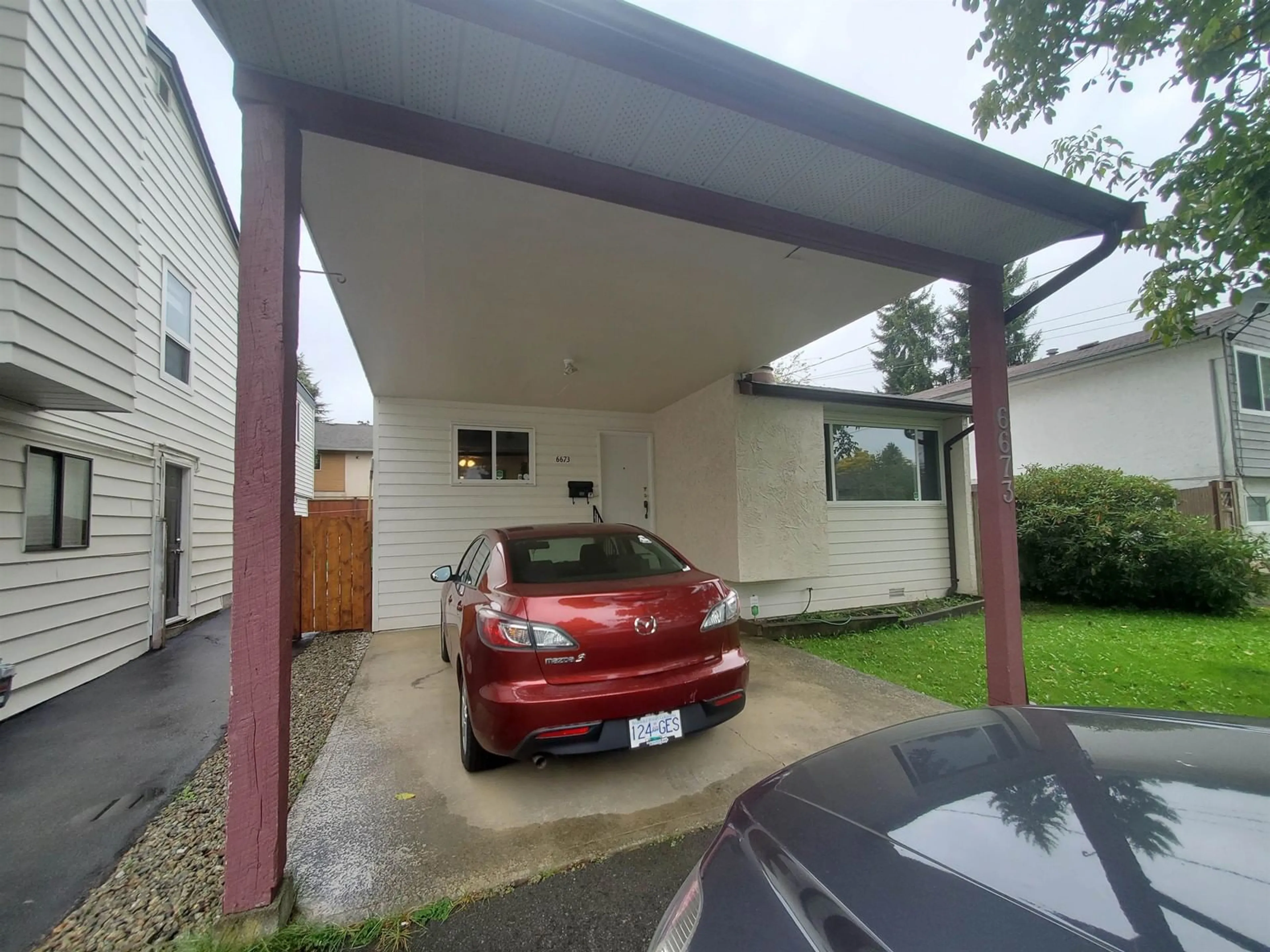 Indoor garage for 6673 134 STREET, Surrey British Columbia V3W4S5