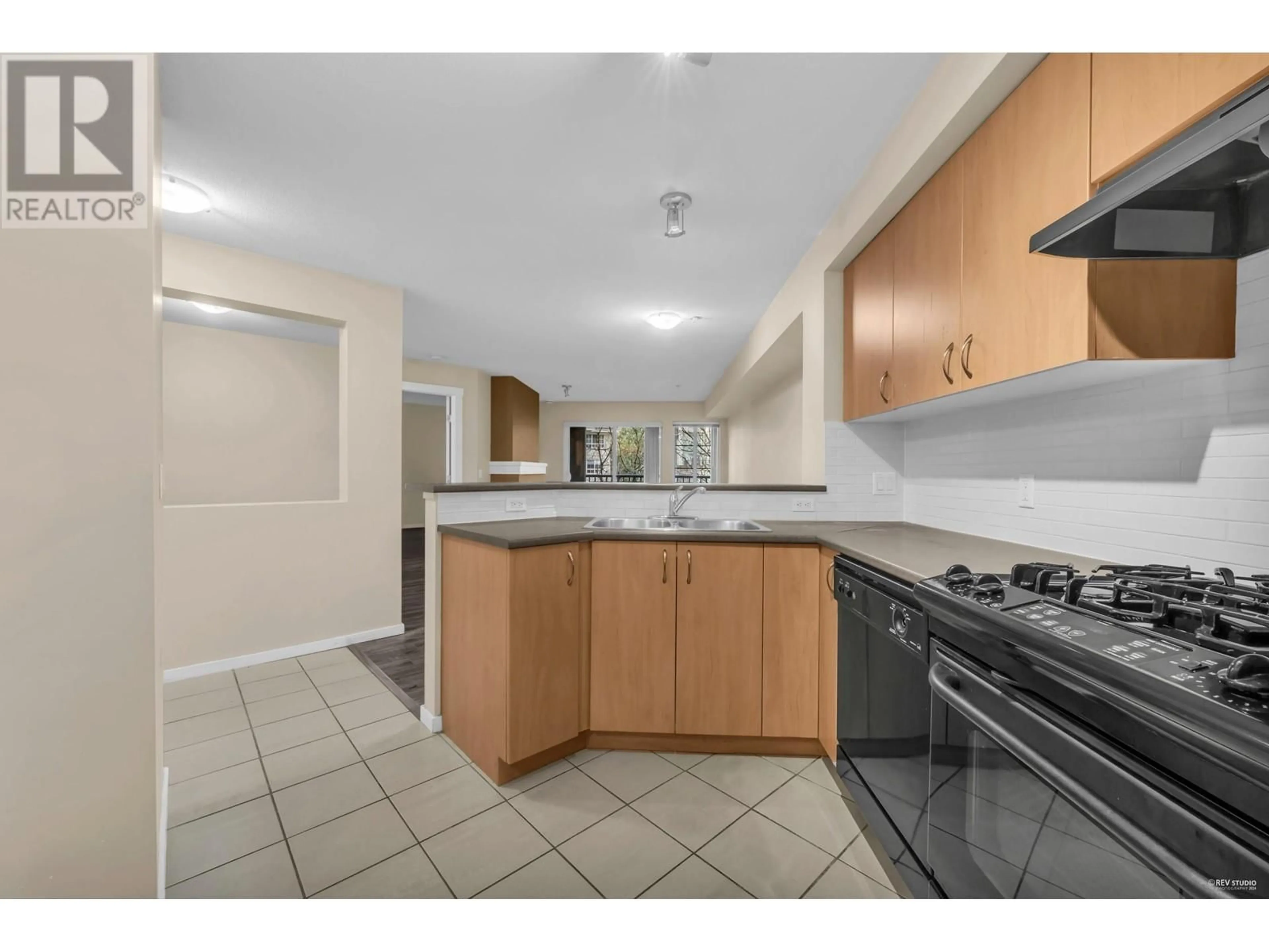 Standard kitchen, unknown for 315 9283 GOVERNMENT STREET, Burnaby British Columbia V3N0A5