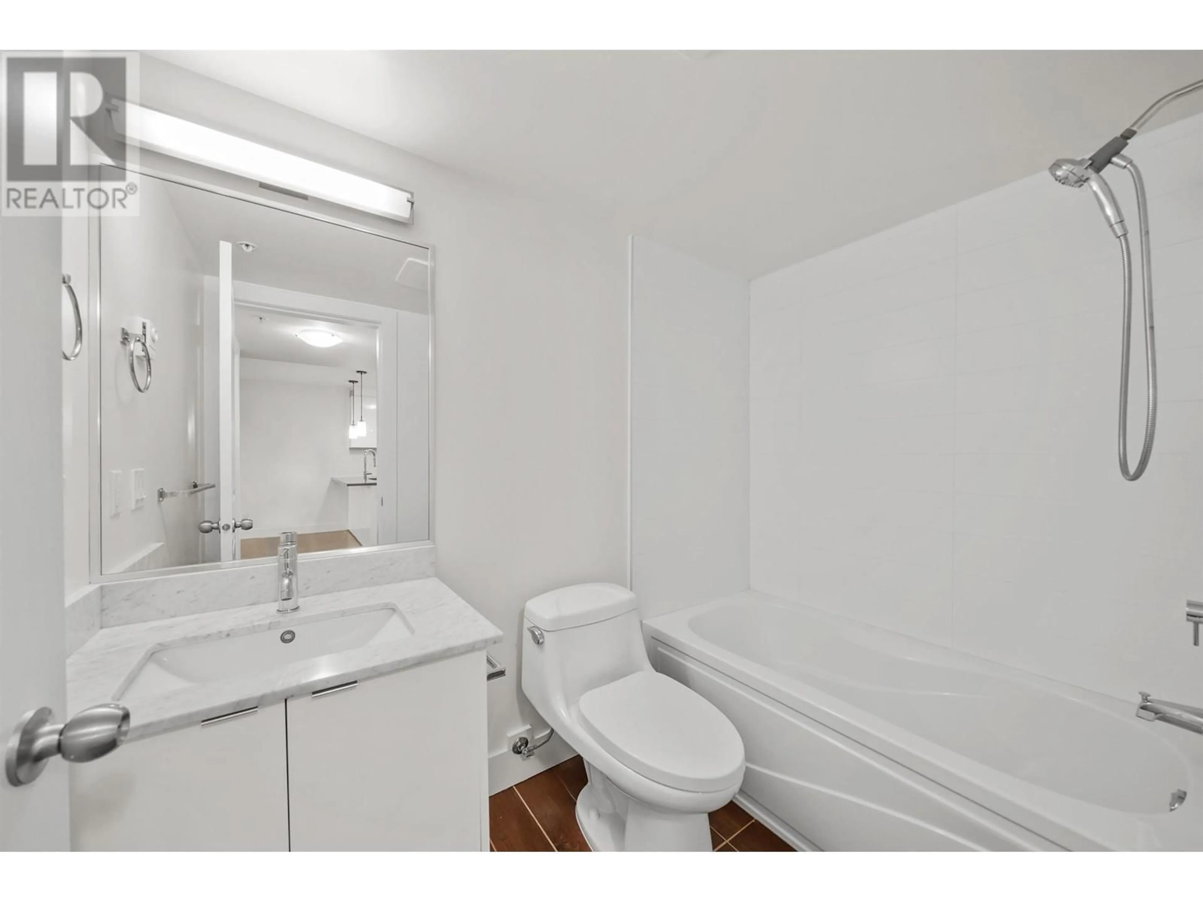 Standard bathroom, floor is not visible for 306 4338 COMMERCIAL STREET, Vancouver British Columbia V5N2S7